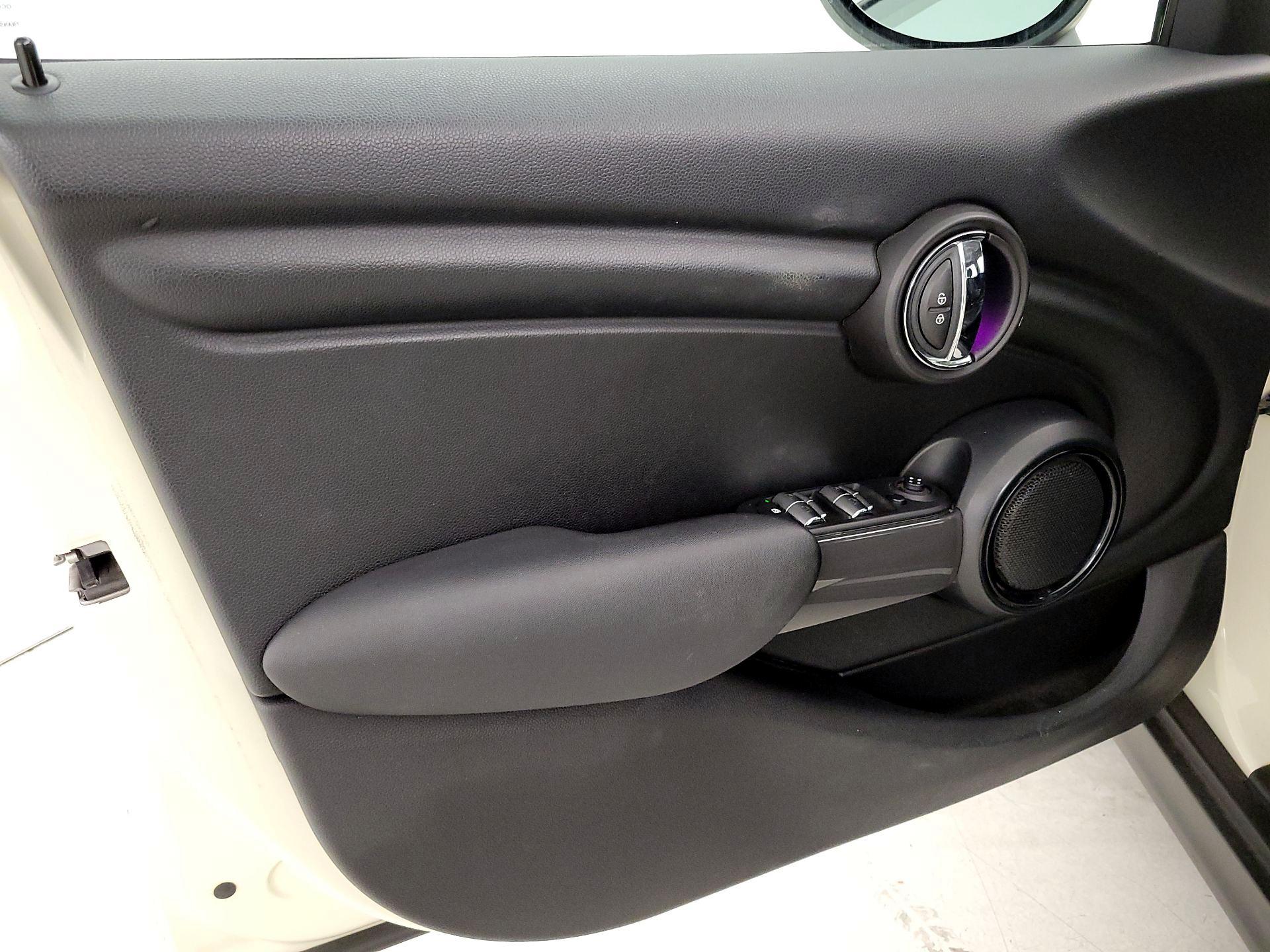 Thumbnail: 2016 MINI Cooper Hardtop - 12