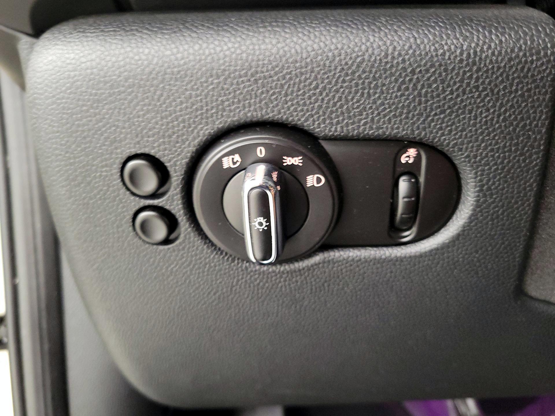 Thumbnail: 2016 MINI Cooper Hardtop - 13
