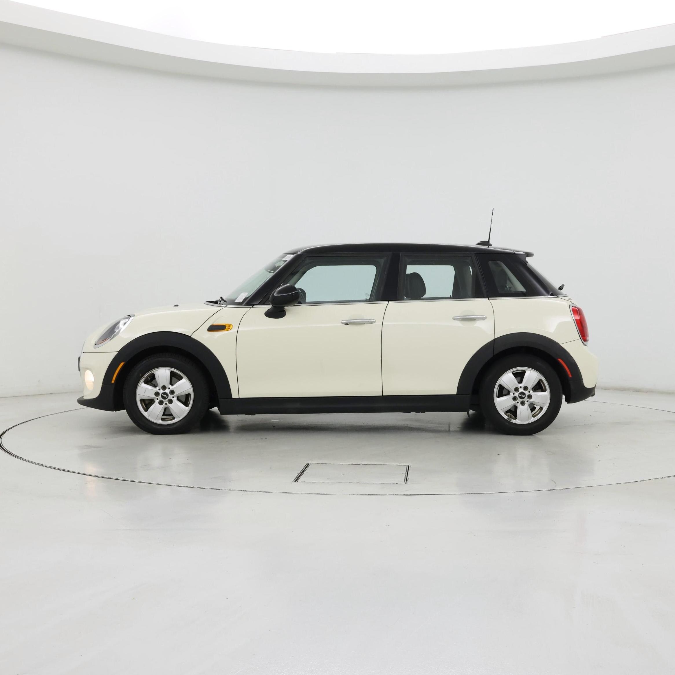 Thumbnail: 2016 MINI Cooper Hardtop - 3