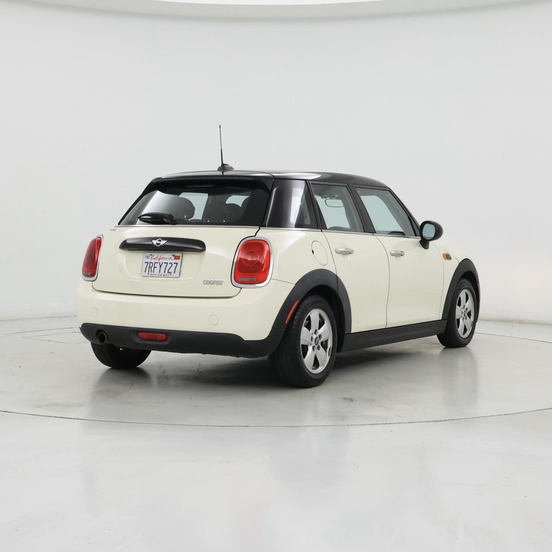 Thumbnail: 2016 MINI Cooper Hardtop - 8