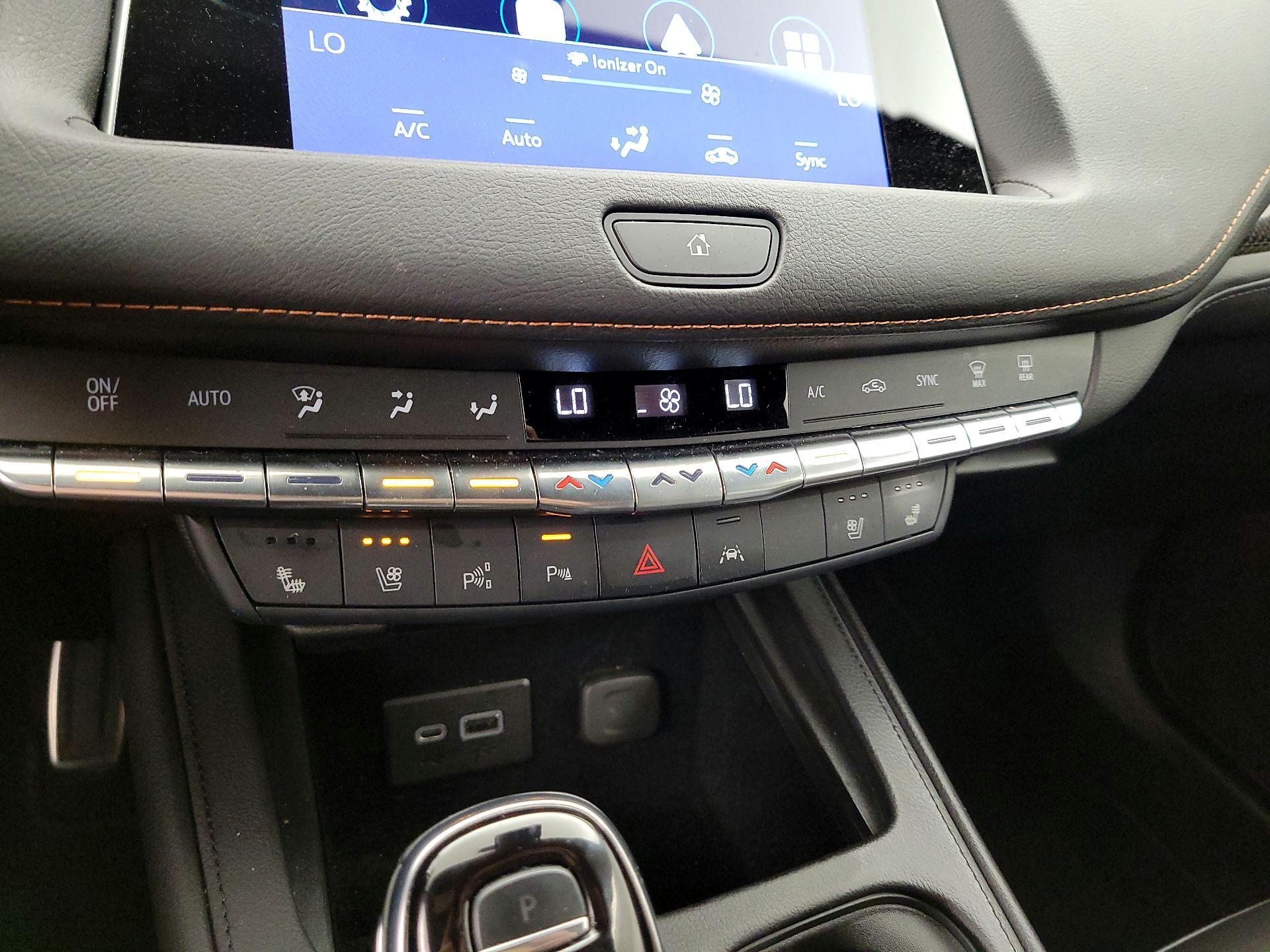 Thumbnail: 2023 Cadillac XT4 - 16