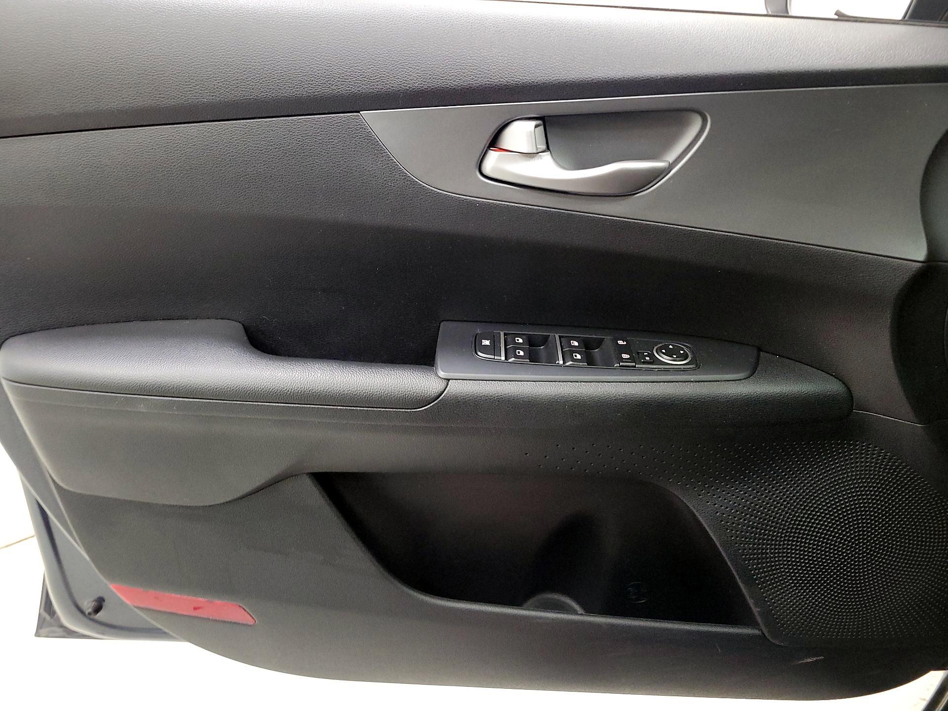 Thumbnail: 2019 Kia Forte - 12