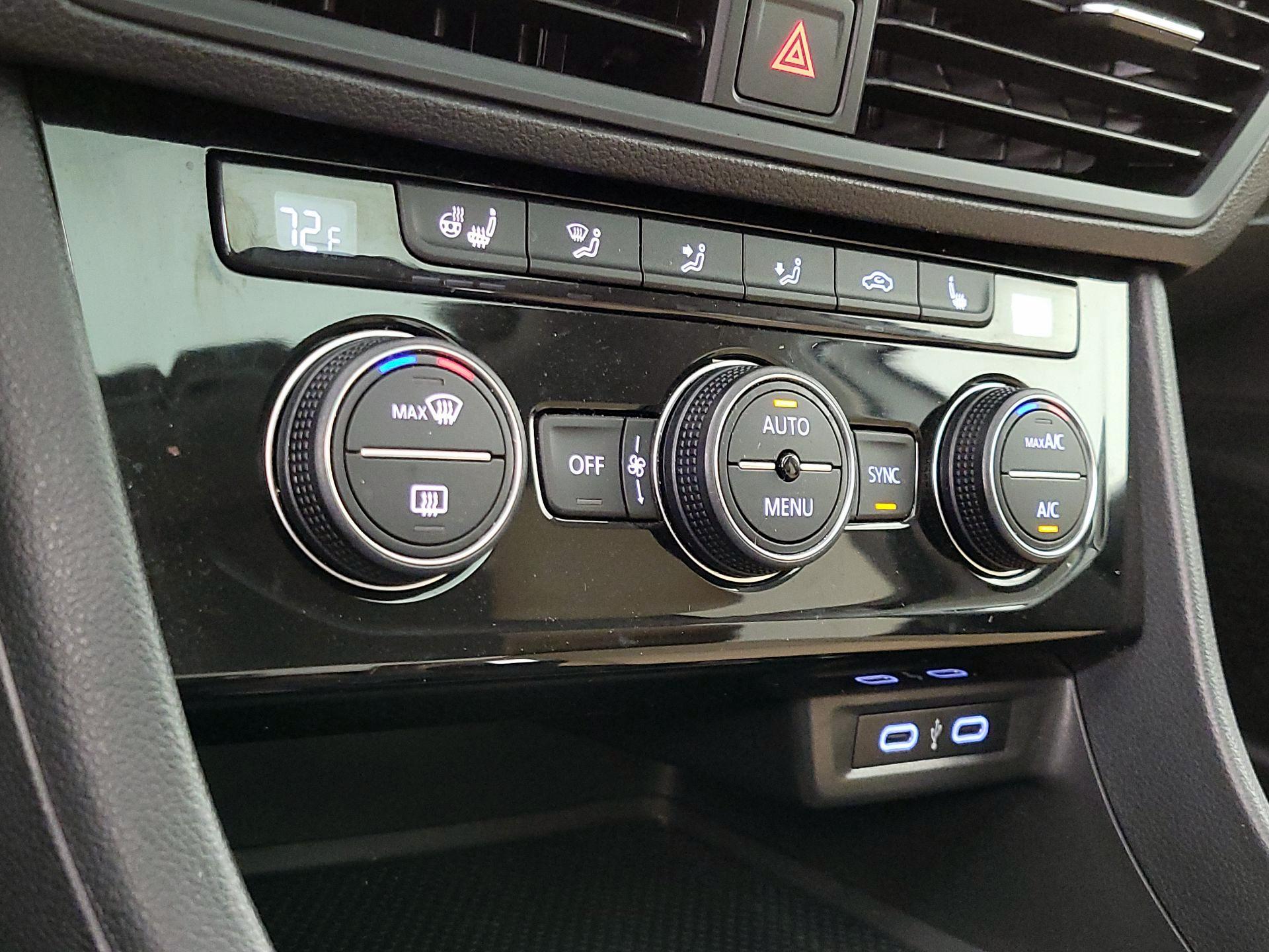 Thumbnail: 2020 Volkswagen Jetta - 16