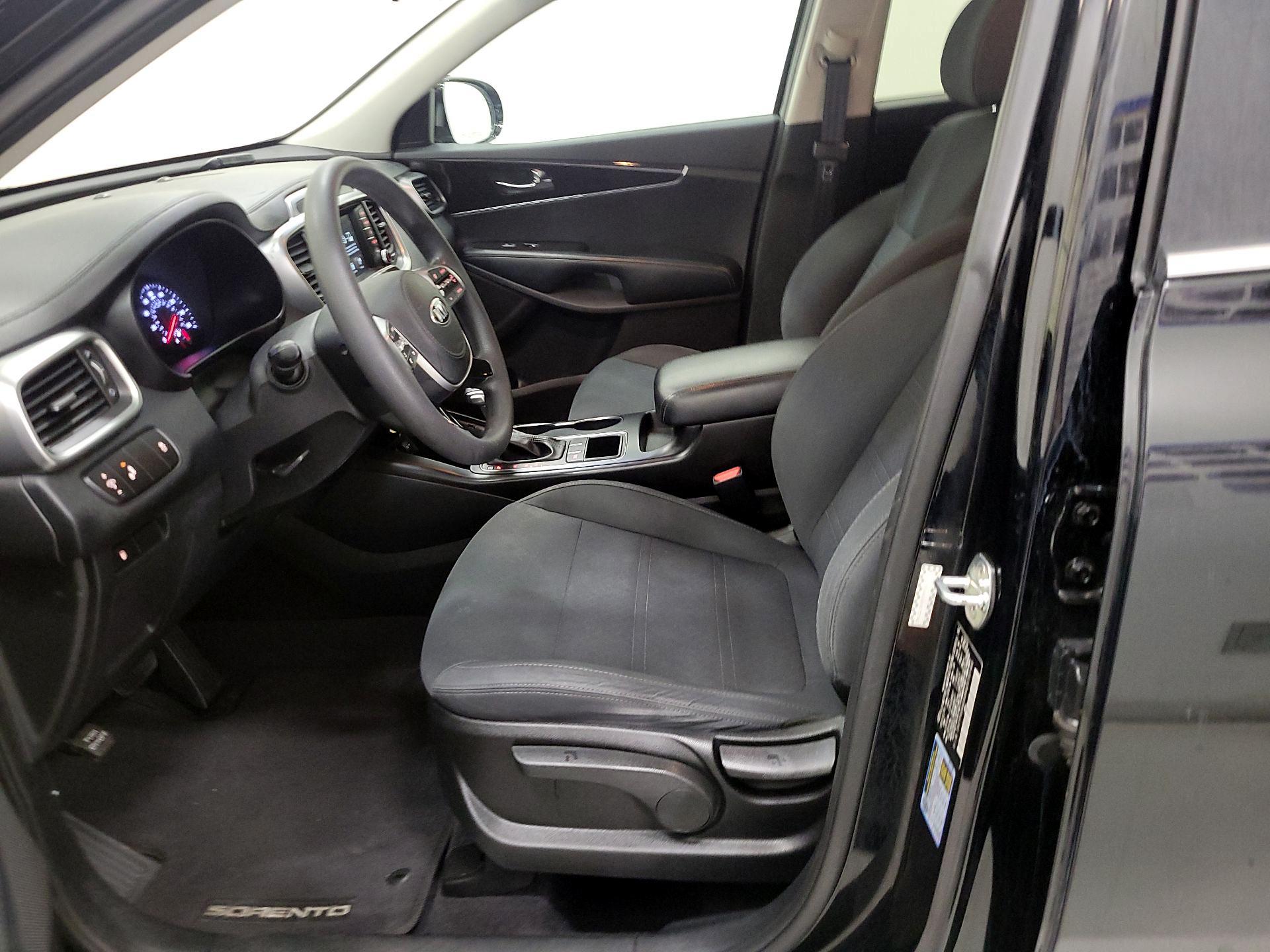 Thumbnail: 2019 Kia Sorento - 11
