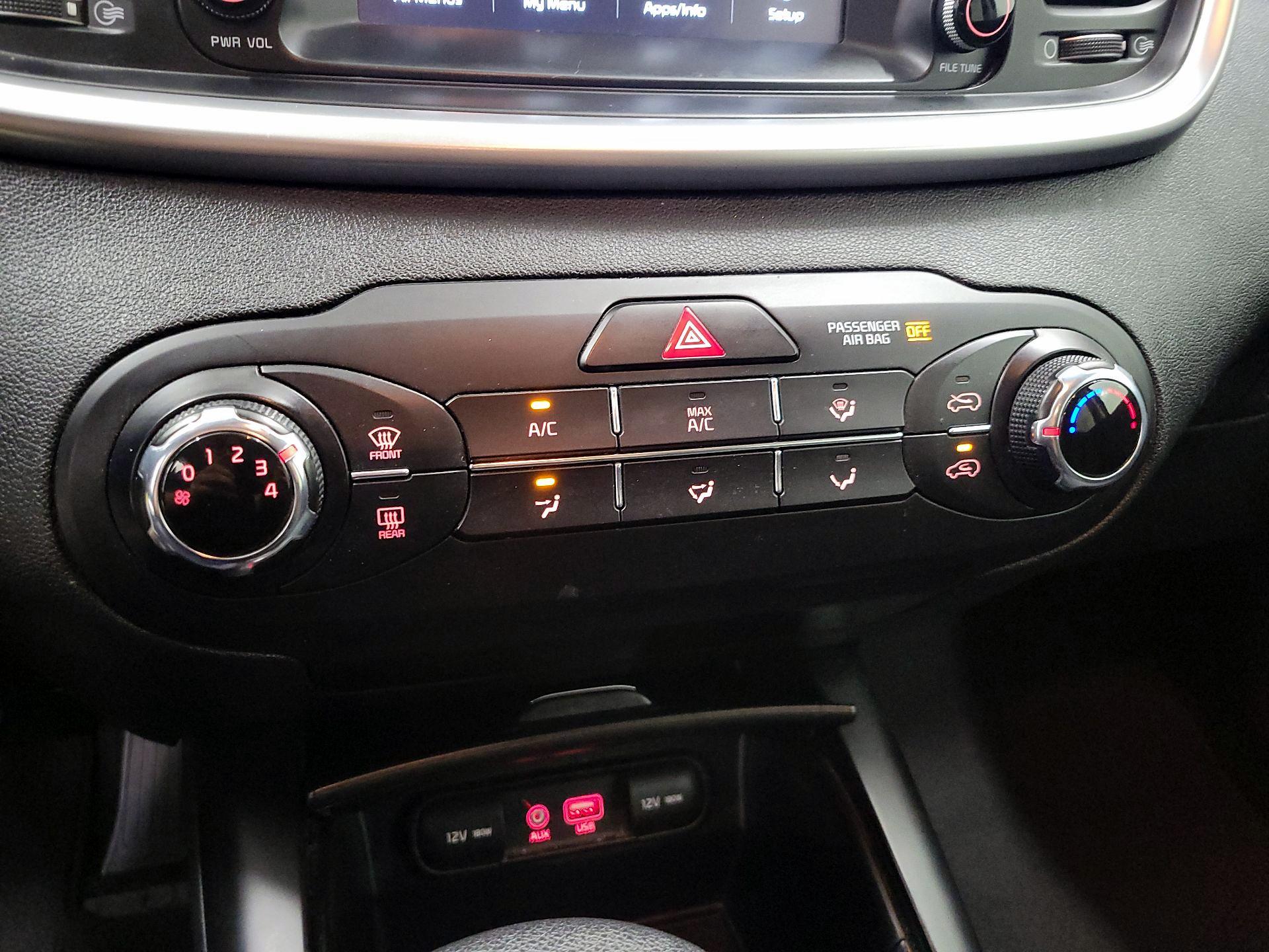 Thumbnail: 2019 Kia Sorento - 16