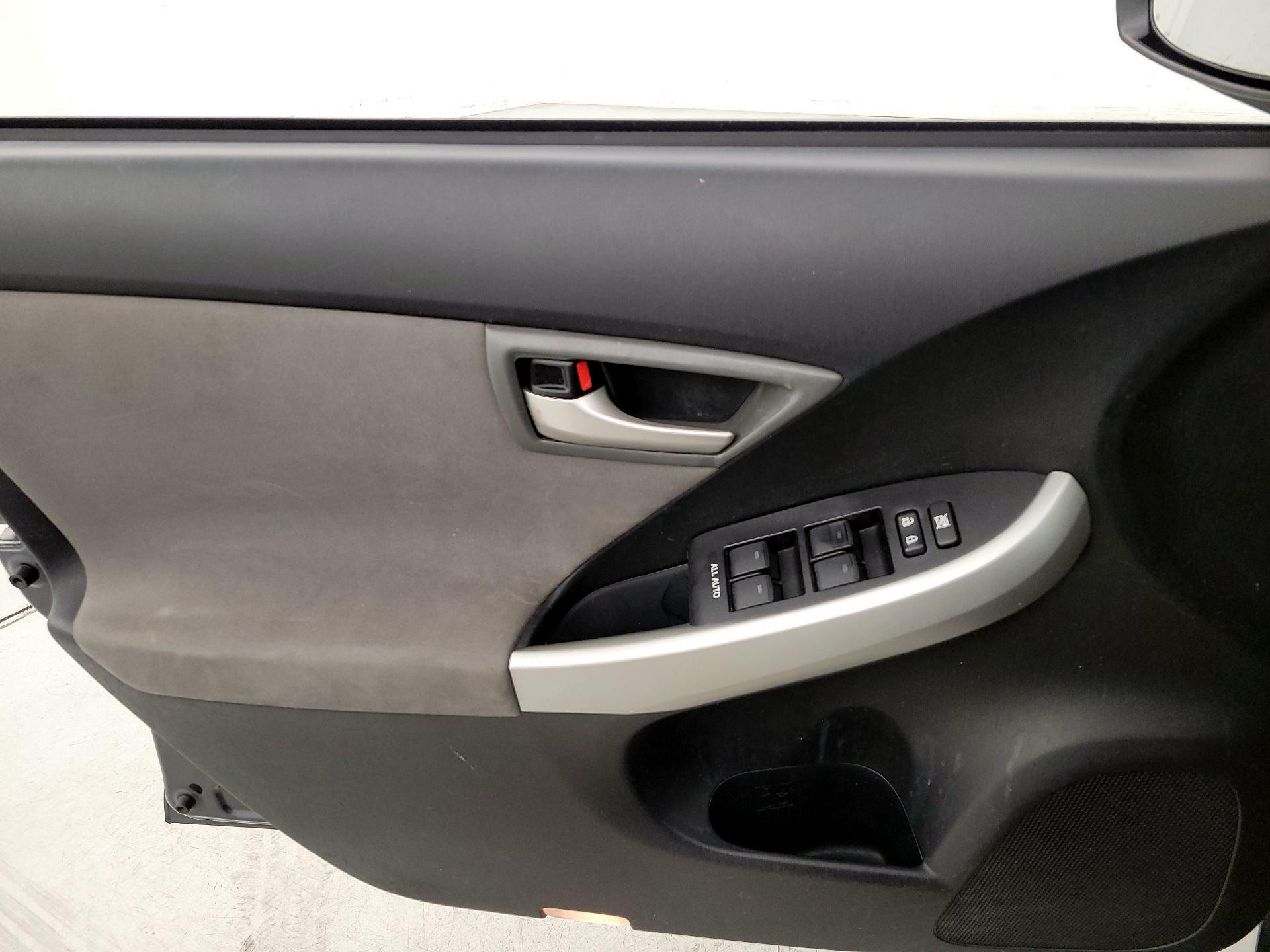 Thumbnail: 2015 Toyota Prius - 12