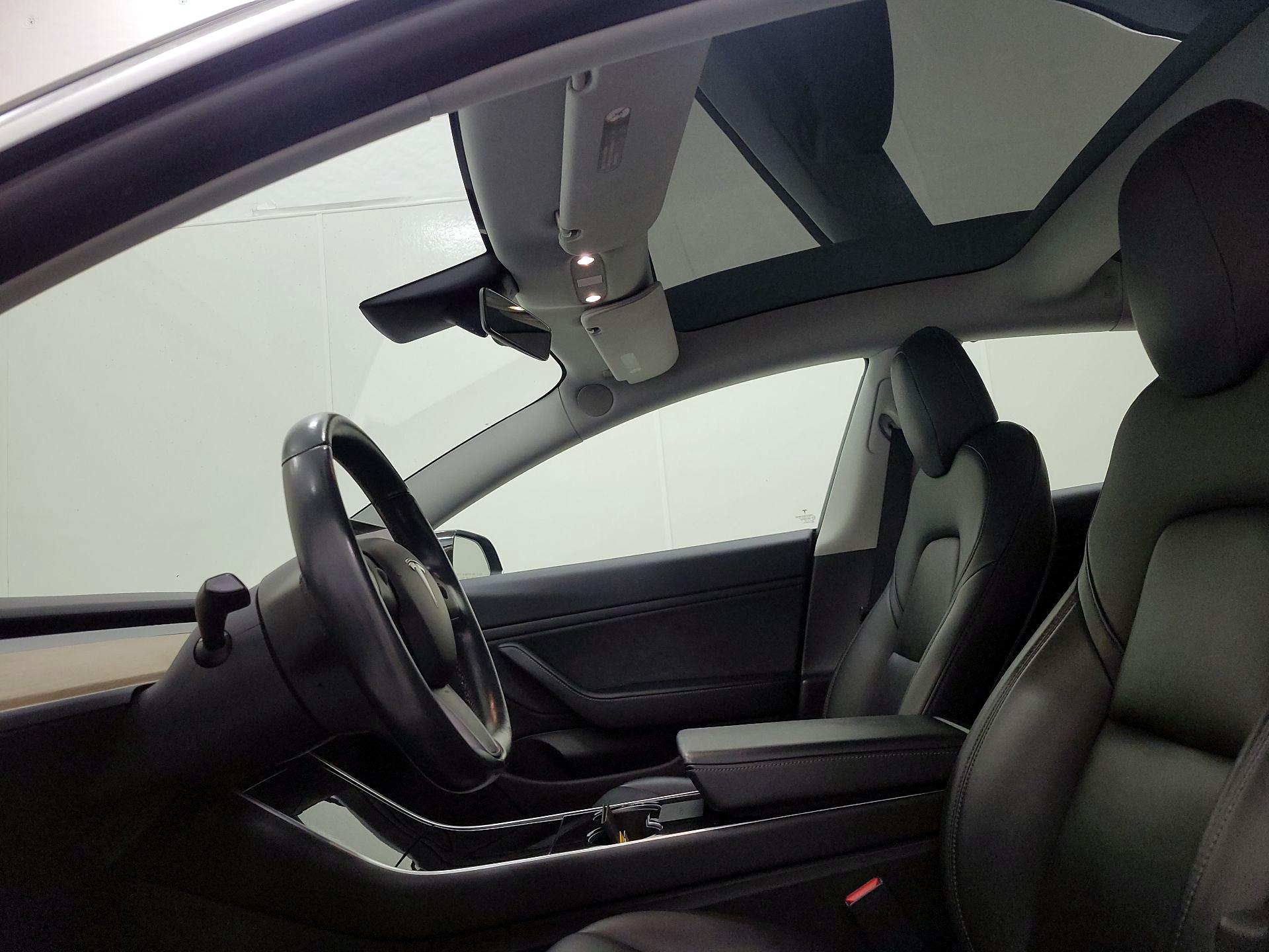 Thumbnail: 2019 Tesla Model 3 - 17