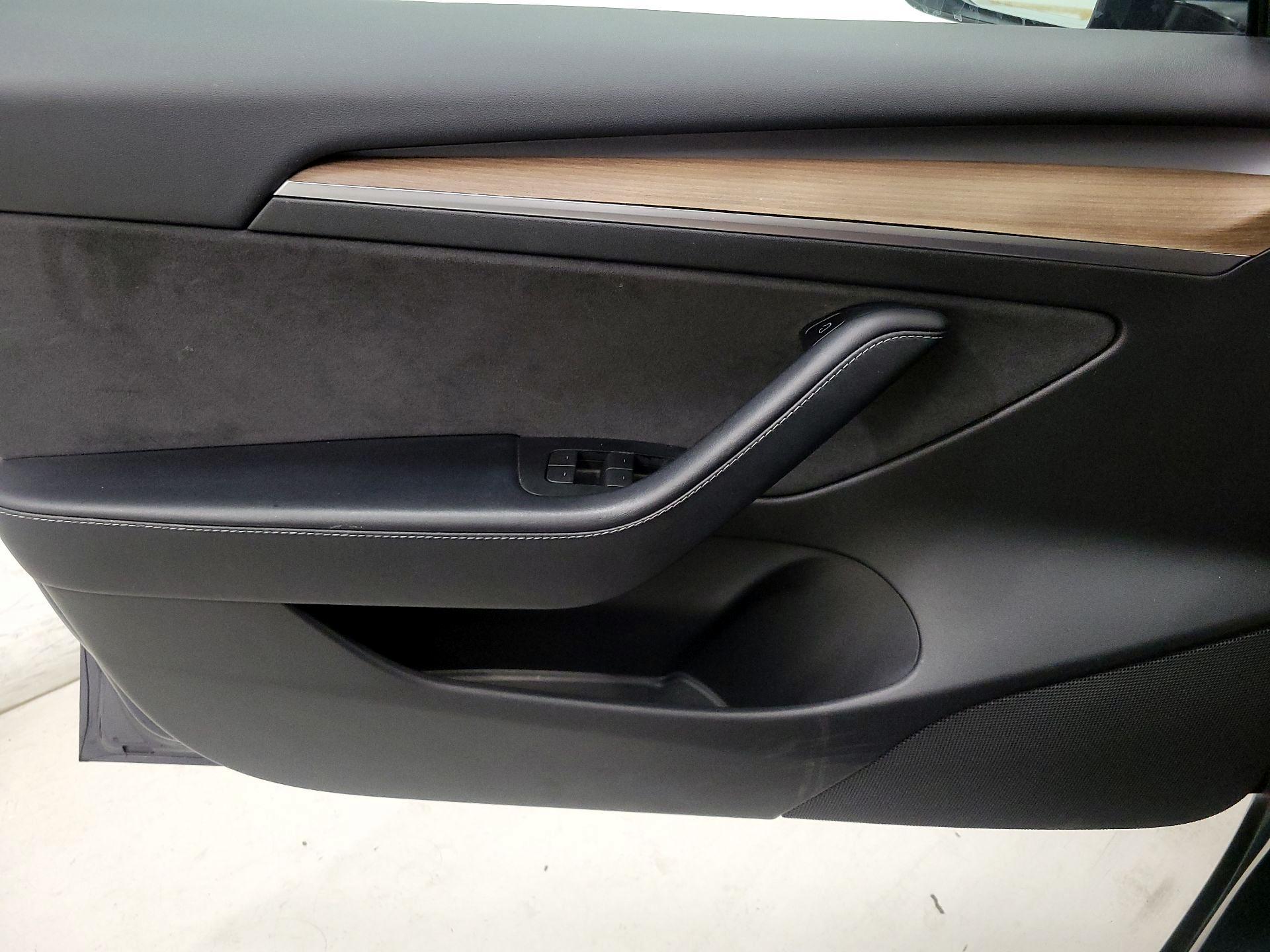 Thumbnail: 2022 Tesla Model 3 - 12