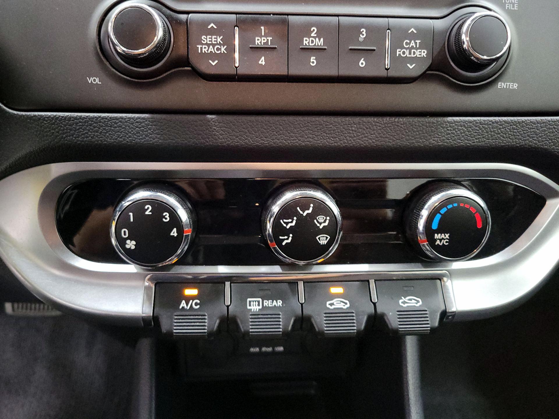 Thumbnail: 2014 Kia Rio - 15