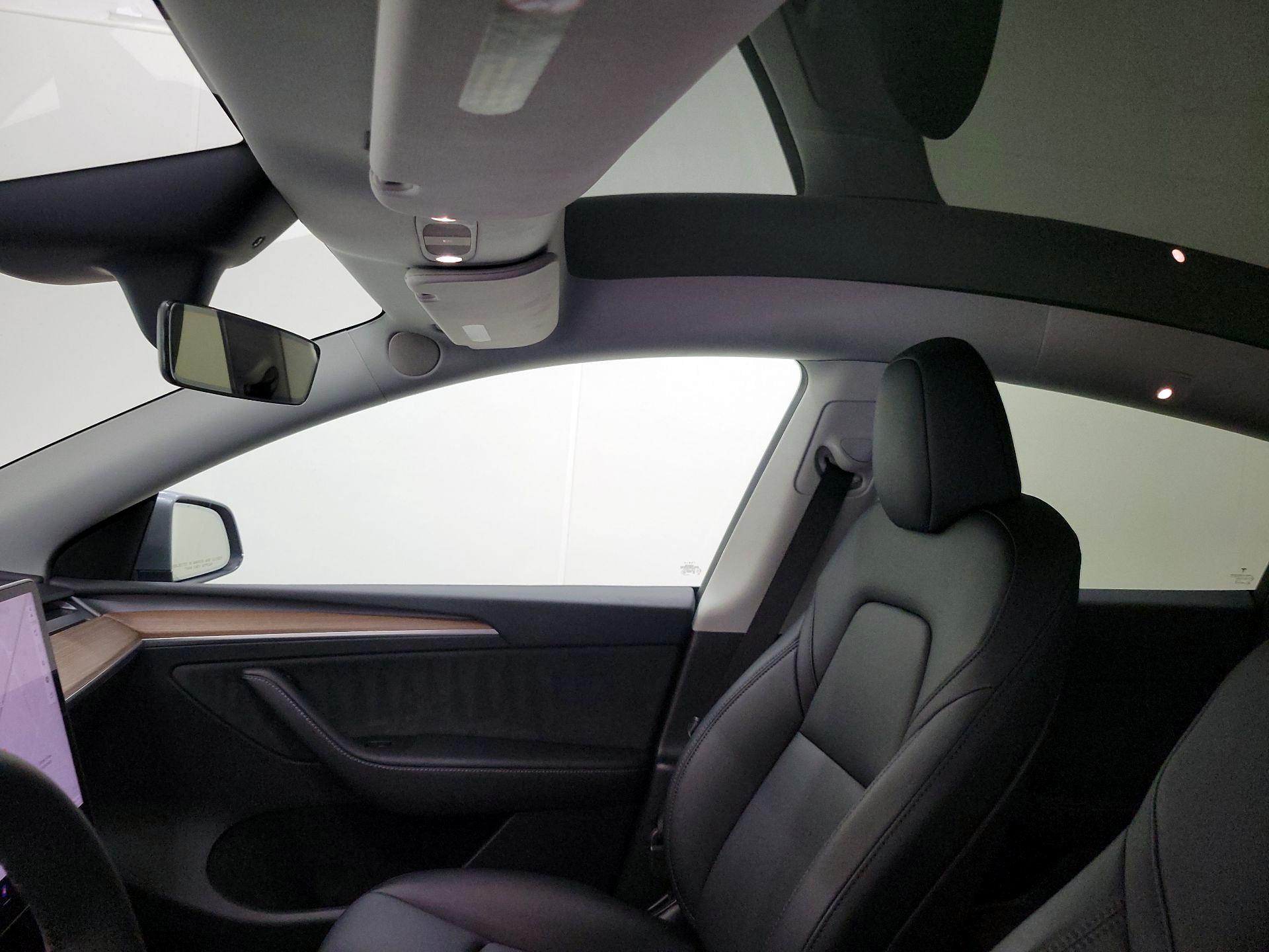 Thumbnail: 2025 Tesla Model Y - 18