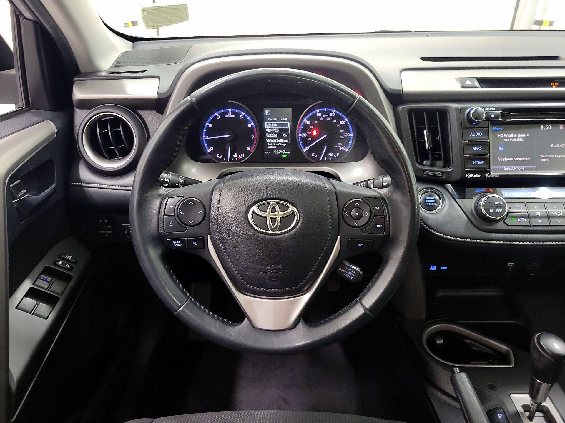 Thumbnail: 2018 Toyota RAV4 - 10