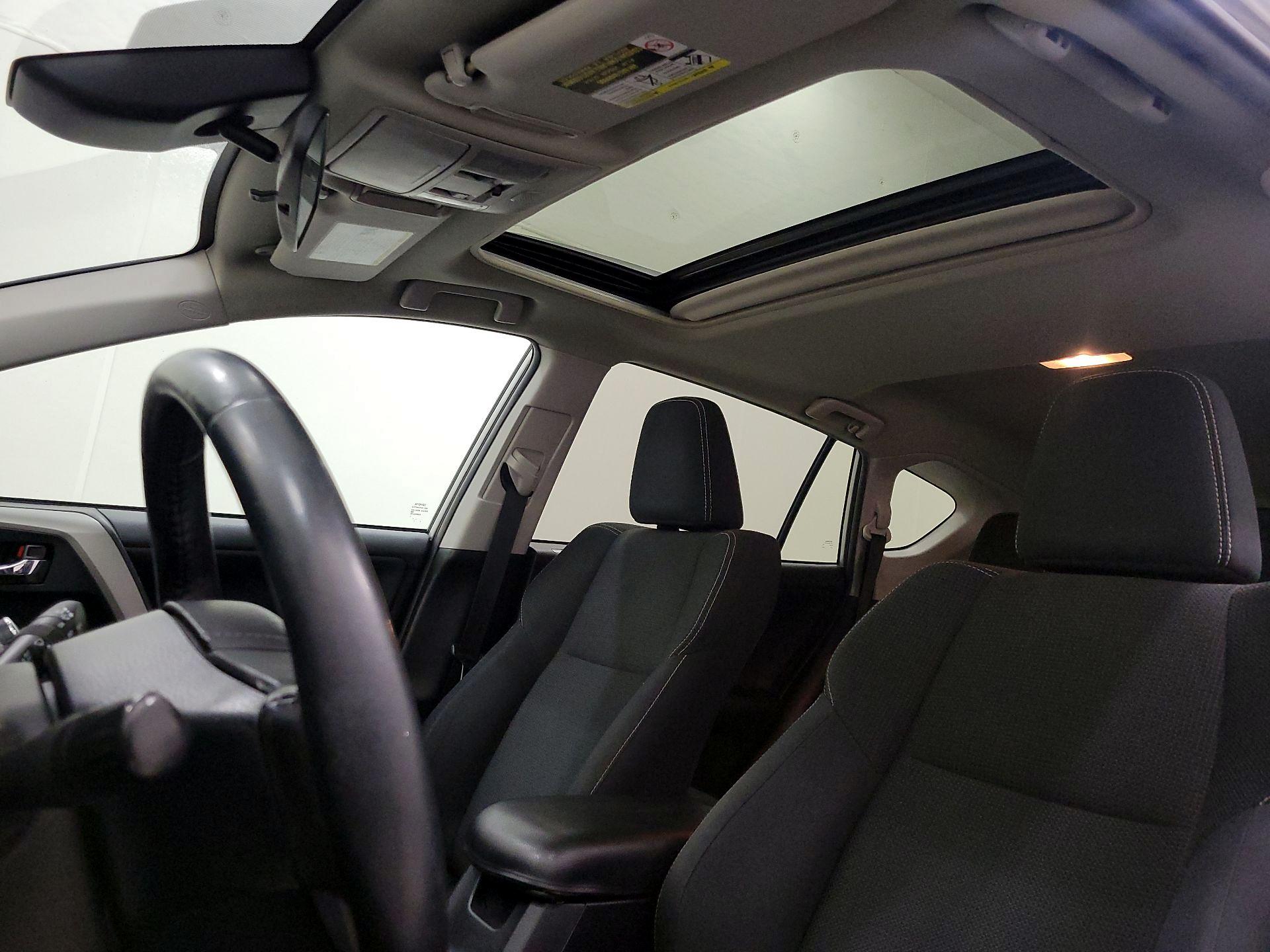 Thumbnail: 2018 Toyota RAV4 - 17