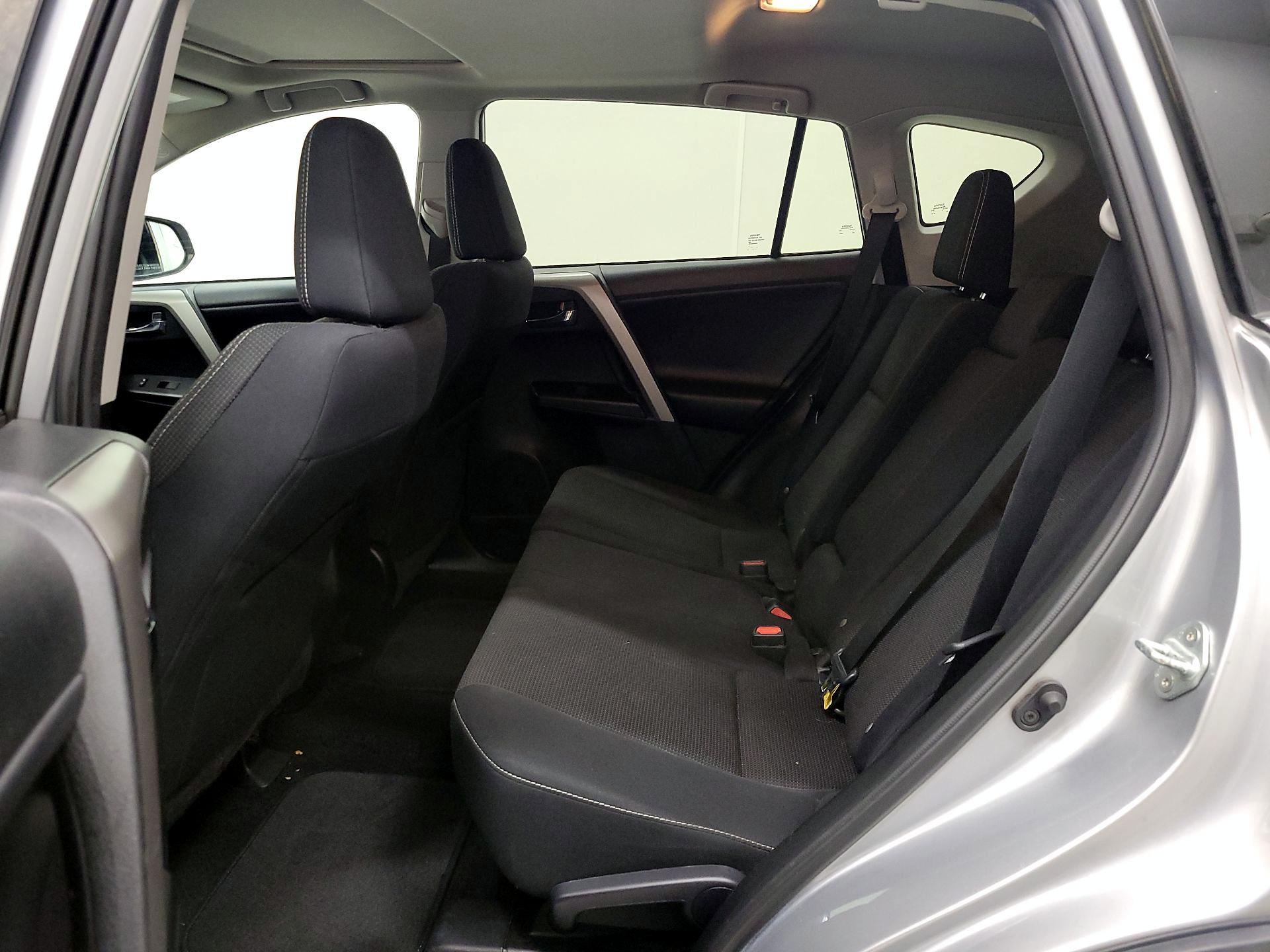 Thumbnail: 2018 Toyota RAV4 - 18