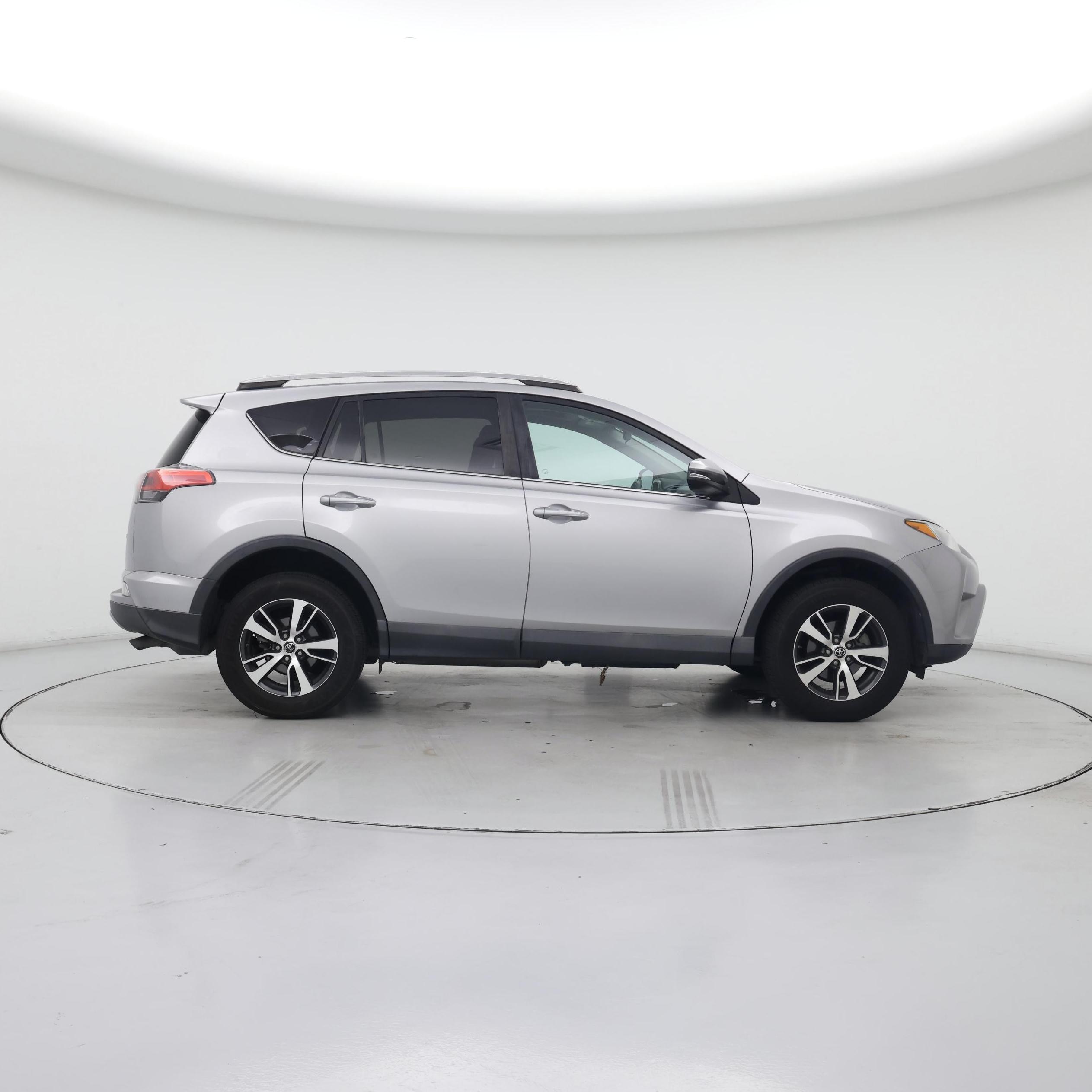 Thumbnail: 2018 Toyota RAV4 - 7
