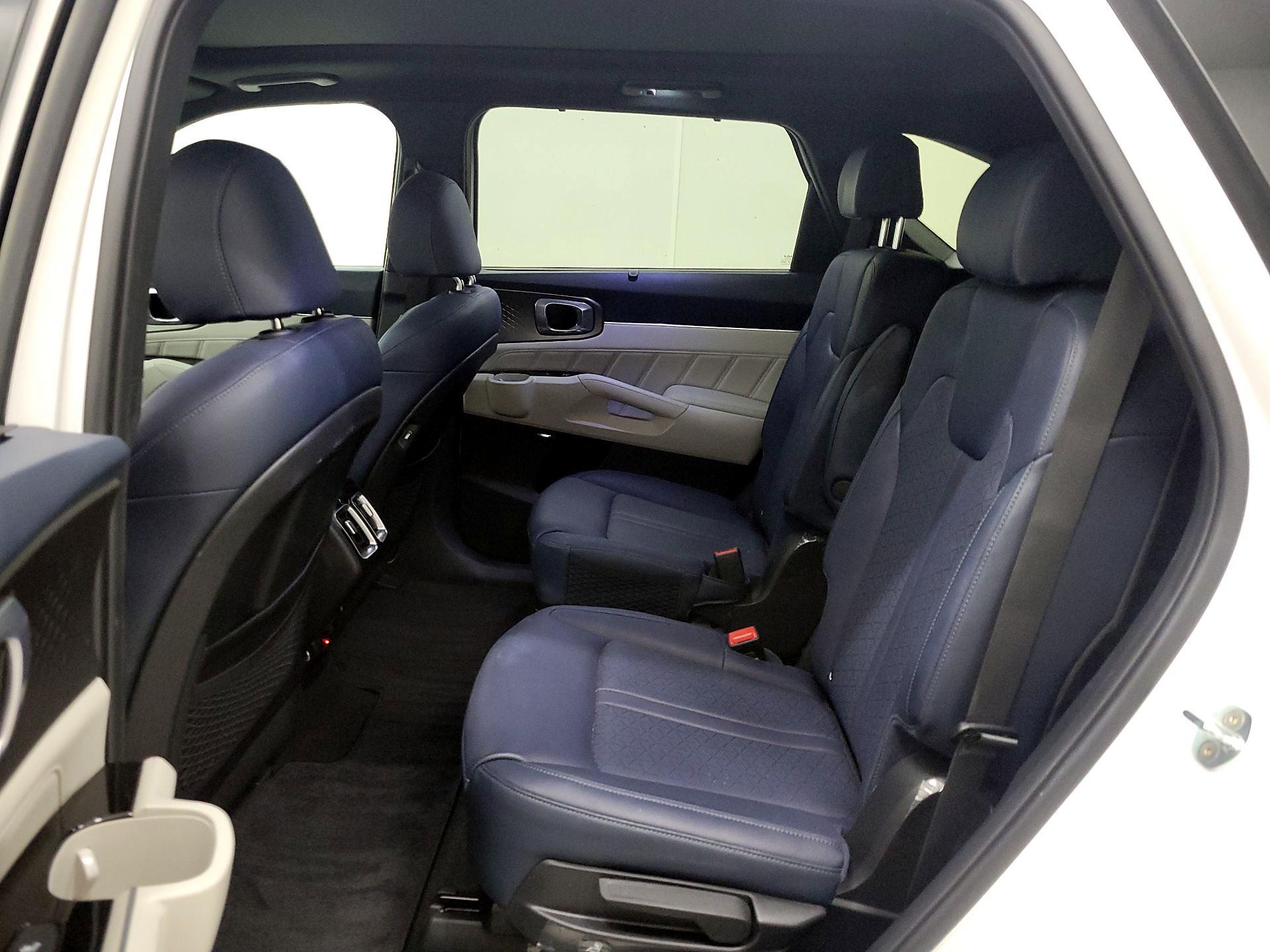 Thumbnail: 2023 Kia Sorento - 18