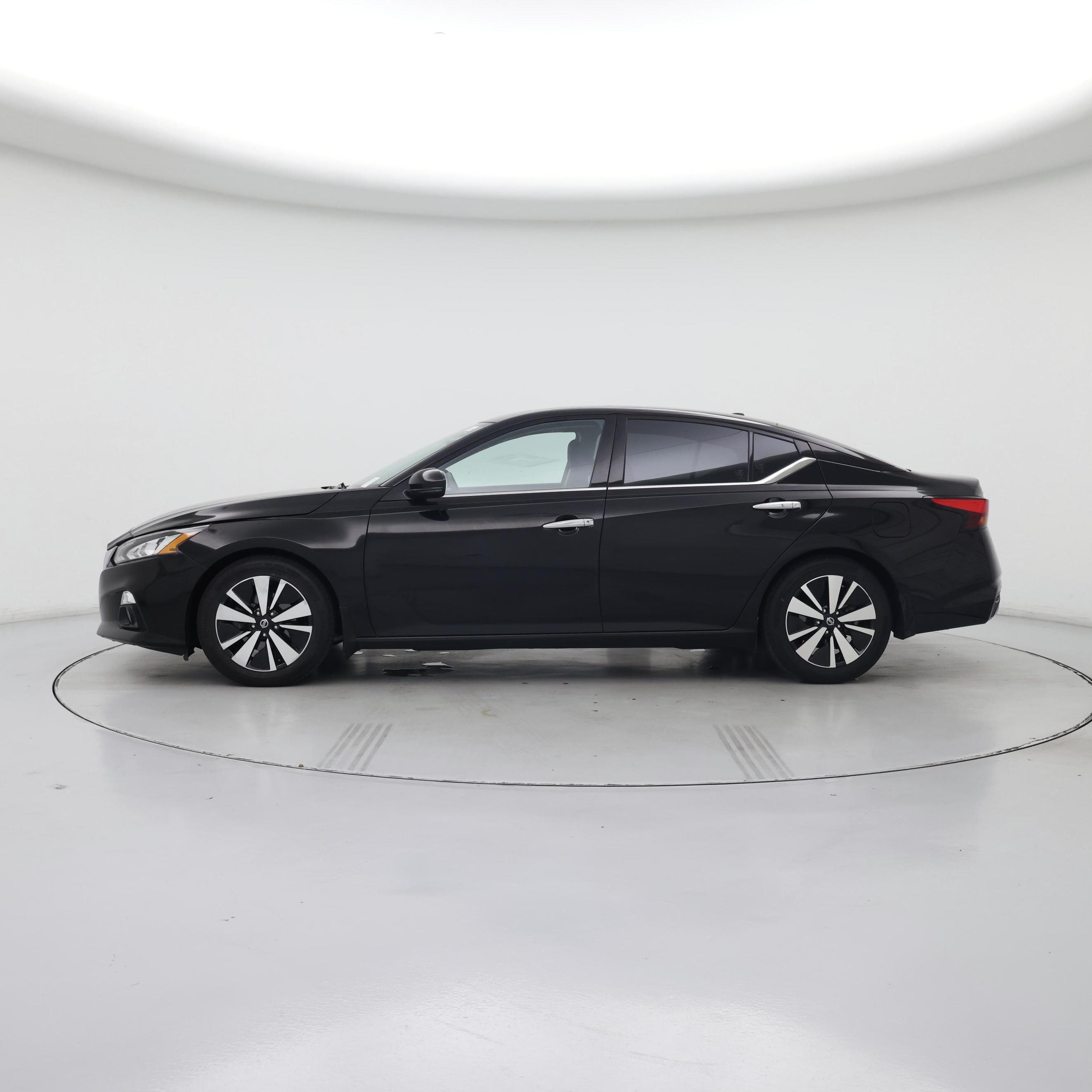 Thumbnail: 2020 Nissan Altima - 3