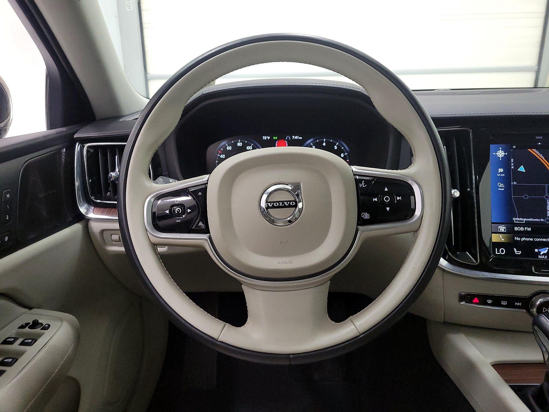Thumbnail: 2019 Volvo S60 - 10