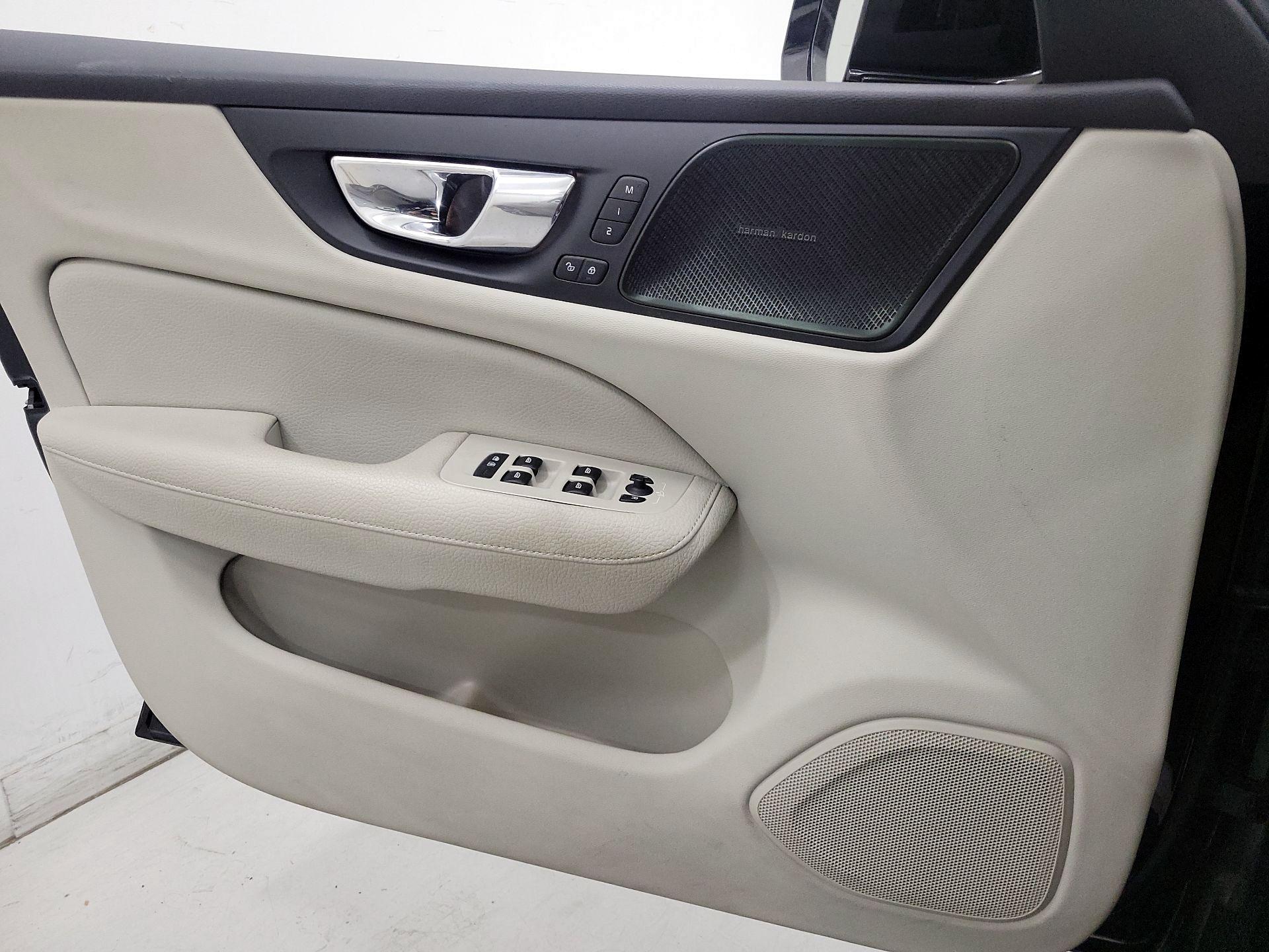 Thumbnail: 2019 Volvo S60 - 12