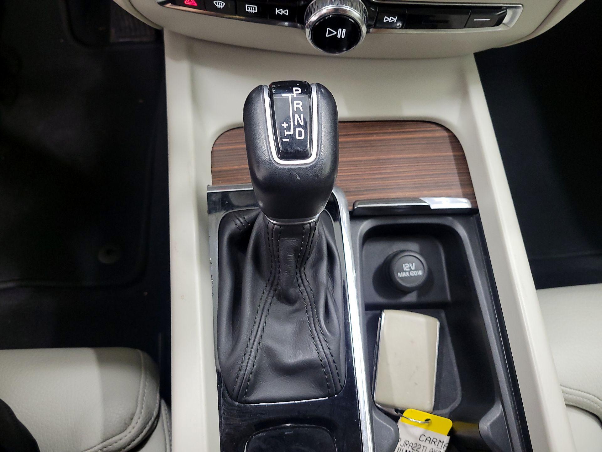 Thumbnail: 2019 Volvo S60 - 18