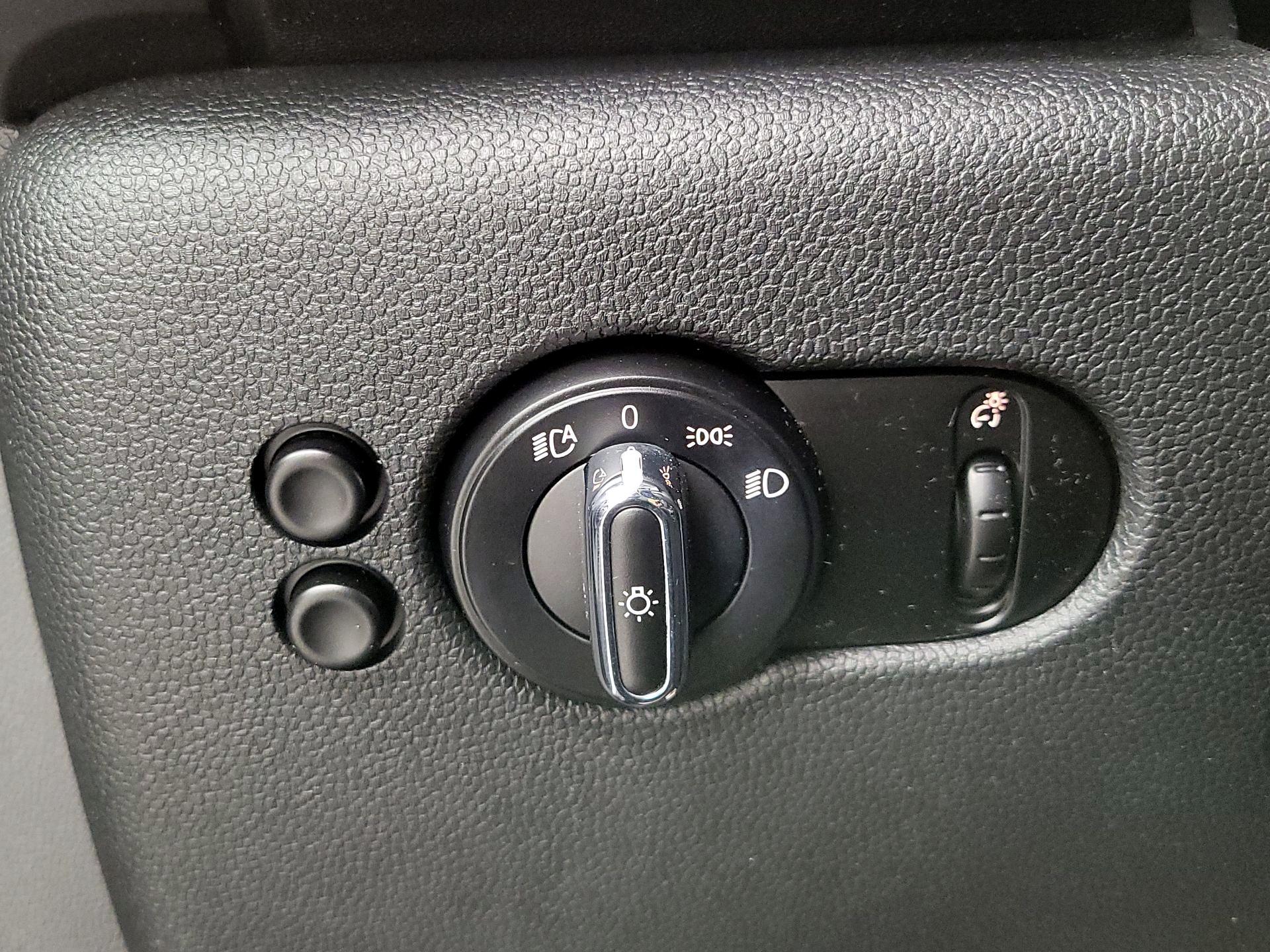 Thumbnail: 2017 MINI Cooper Hardtop - 13