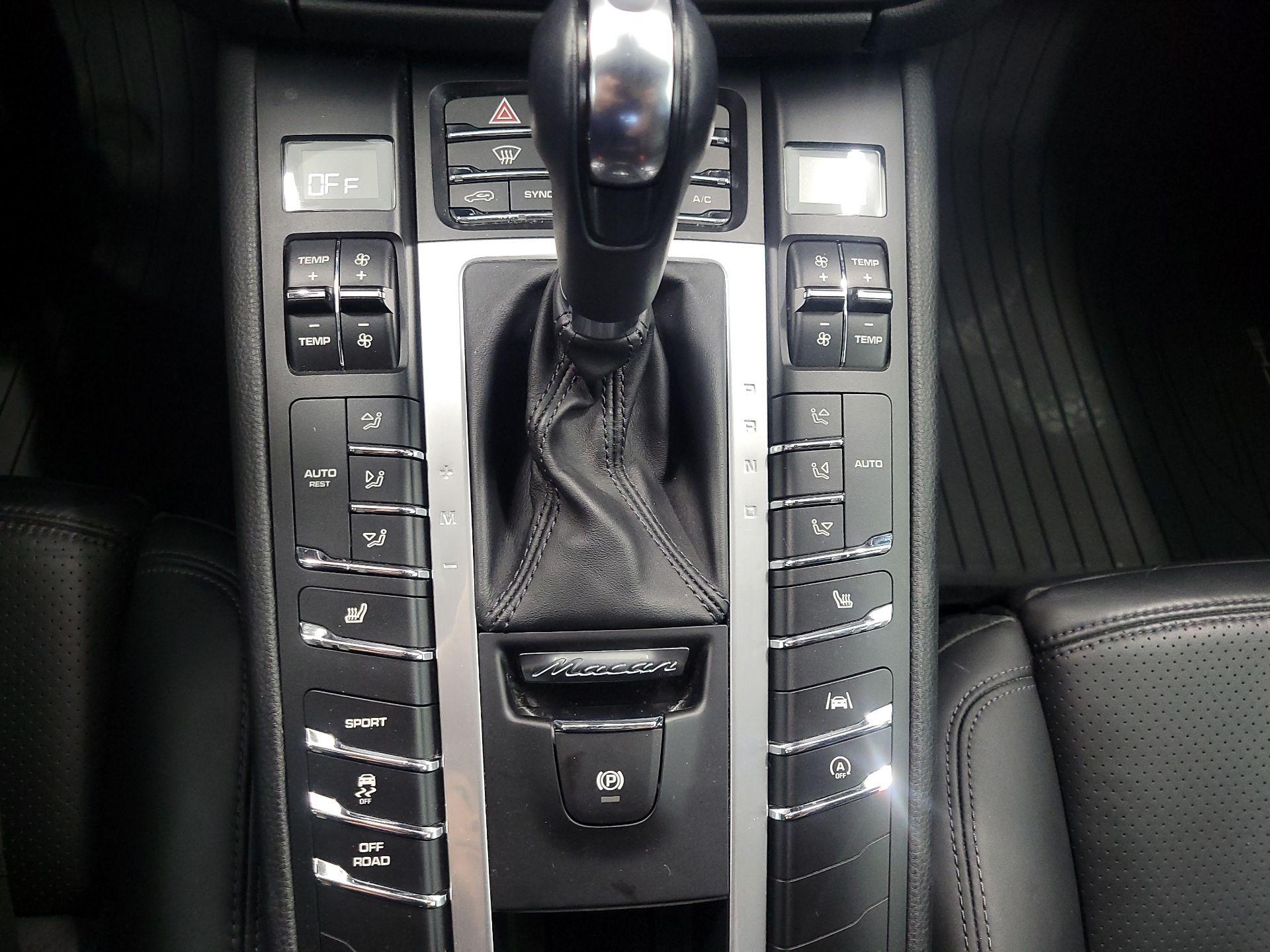 Thumbnail: 2021 Porsche Macan - 17