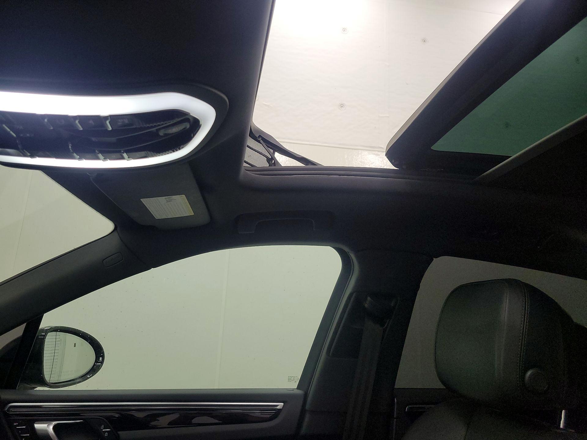 Thumbnail: 2021 Porsche Macan - 20