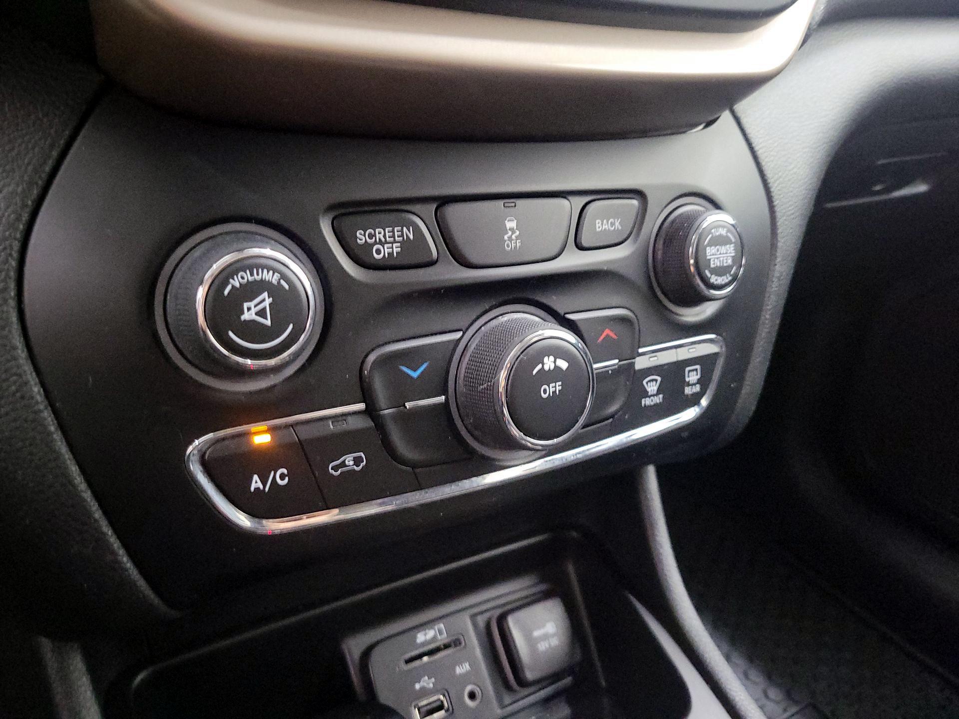 Thumbnail: 2014 Jeep Cherokee - 15