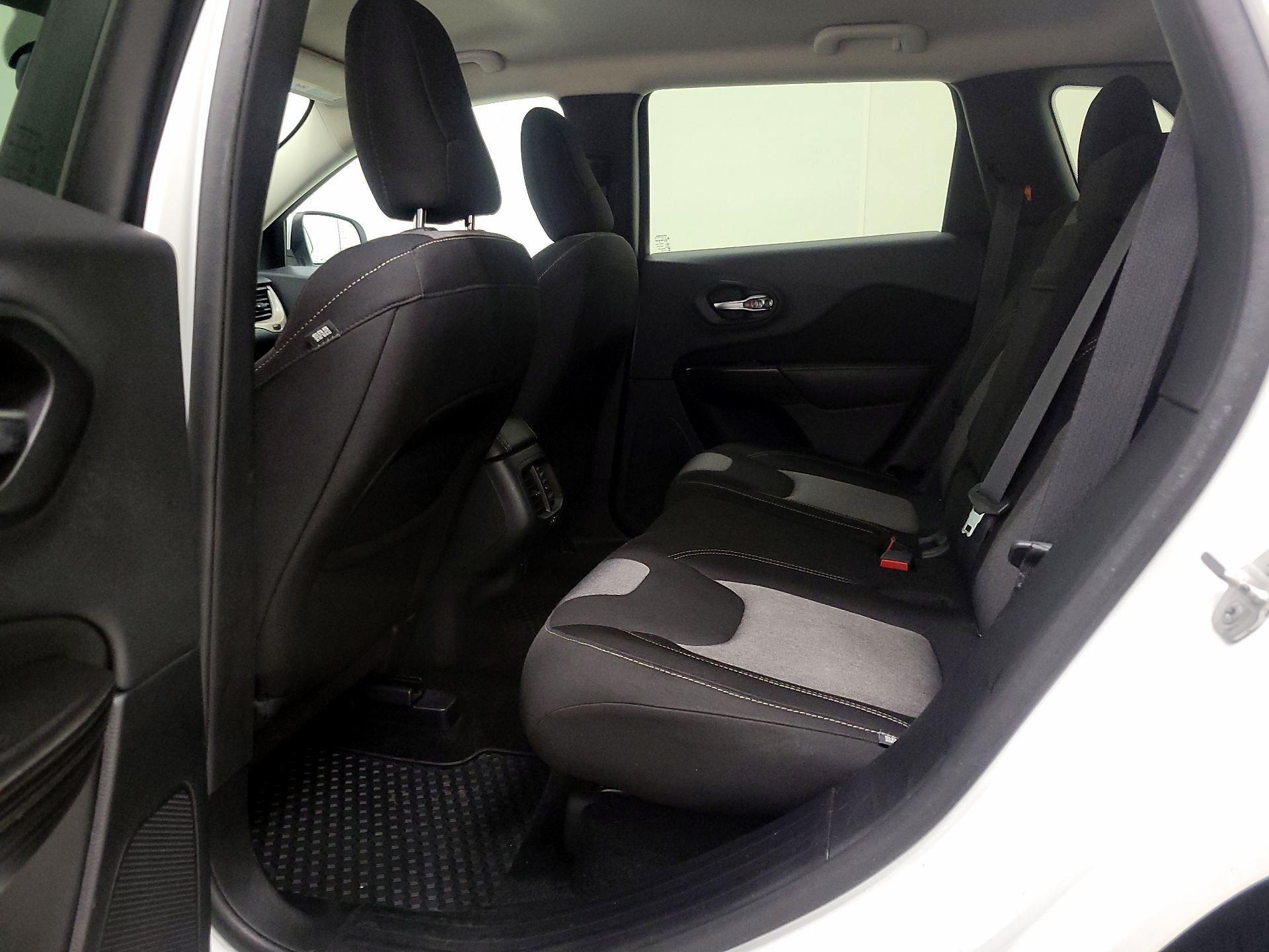 Thumbnail: 2014 Jeep Cherokee - 18