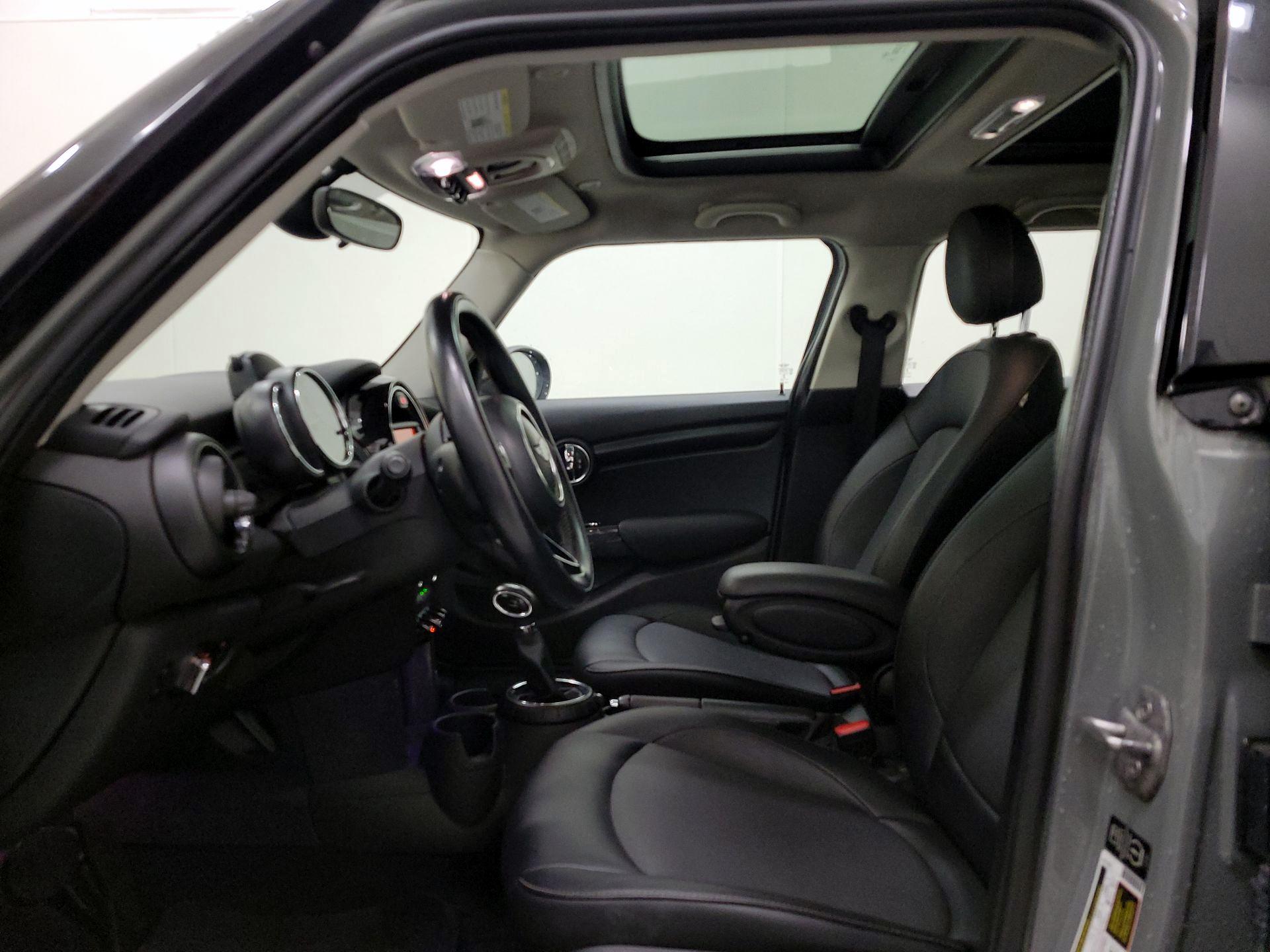 Thumbnail: 2015 MINI Cooper Hardtop - 11