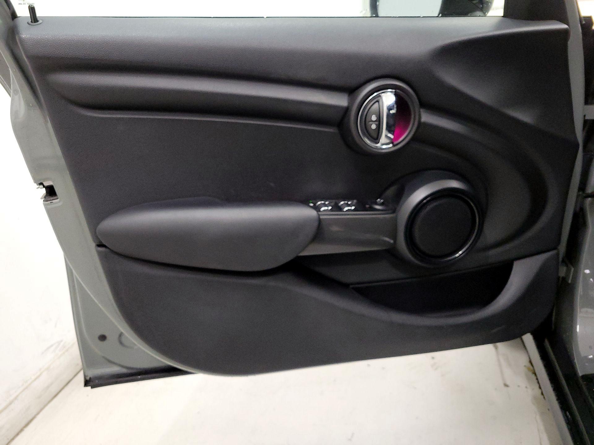 Thumbnail: 2015 MINI Cooper Hardtop - 12