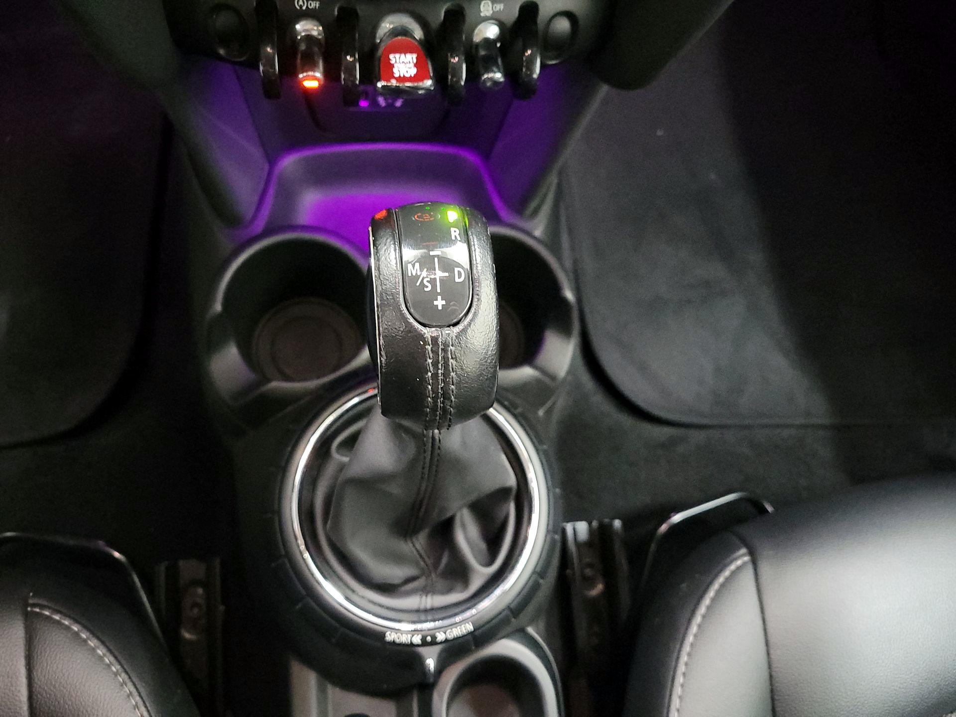 Thumbnail: 2015 MINI Cooper Hardtop - 16