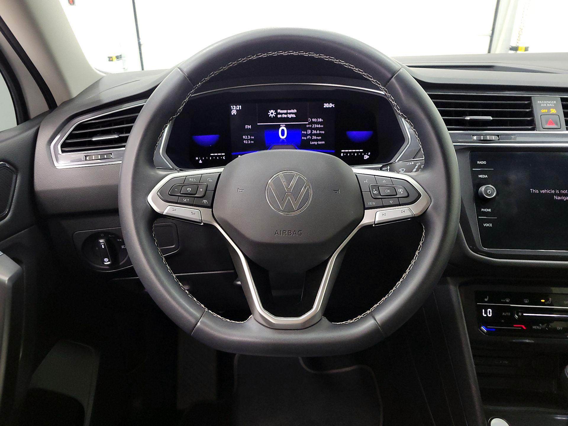 Thumbnail: 2023 Volkswagen Tiguan - 10