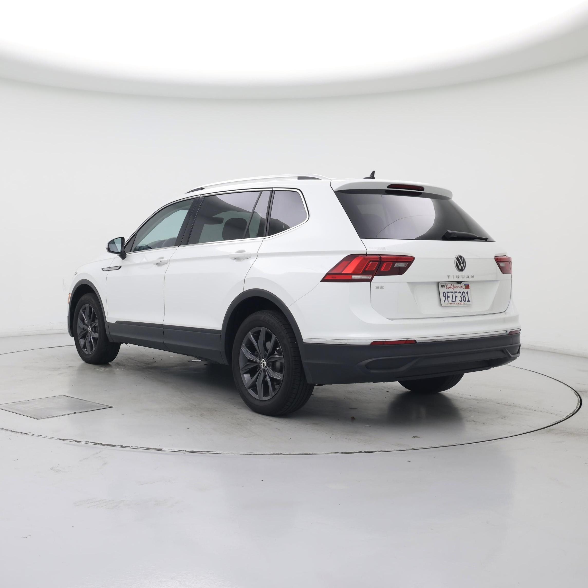 Thumbnail: 2023 Volkswagen Tiguan - 2
