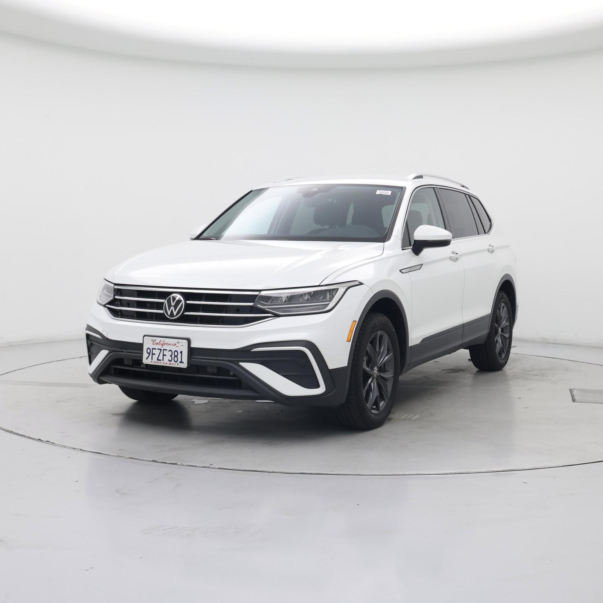 Thumbnail: 2023 Volkswagen Tiguan - 4