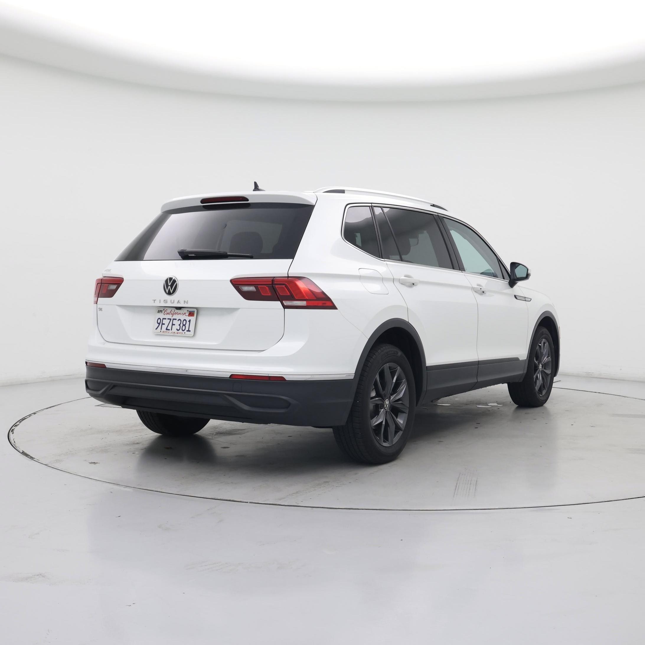 Thumbnail: 2023 Volkswagen Tiguan - 8