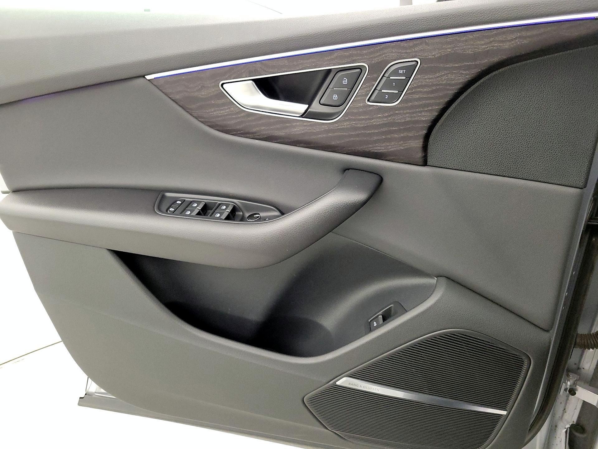 Thumbnail: 2021 Audi Q8 - 12