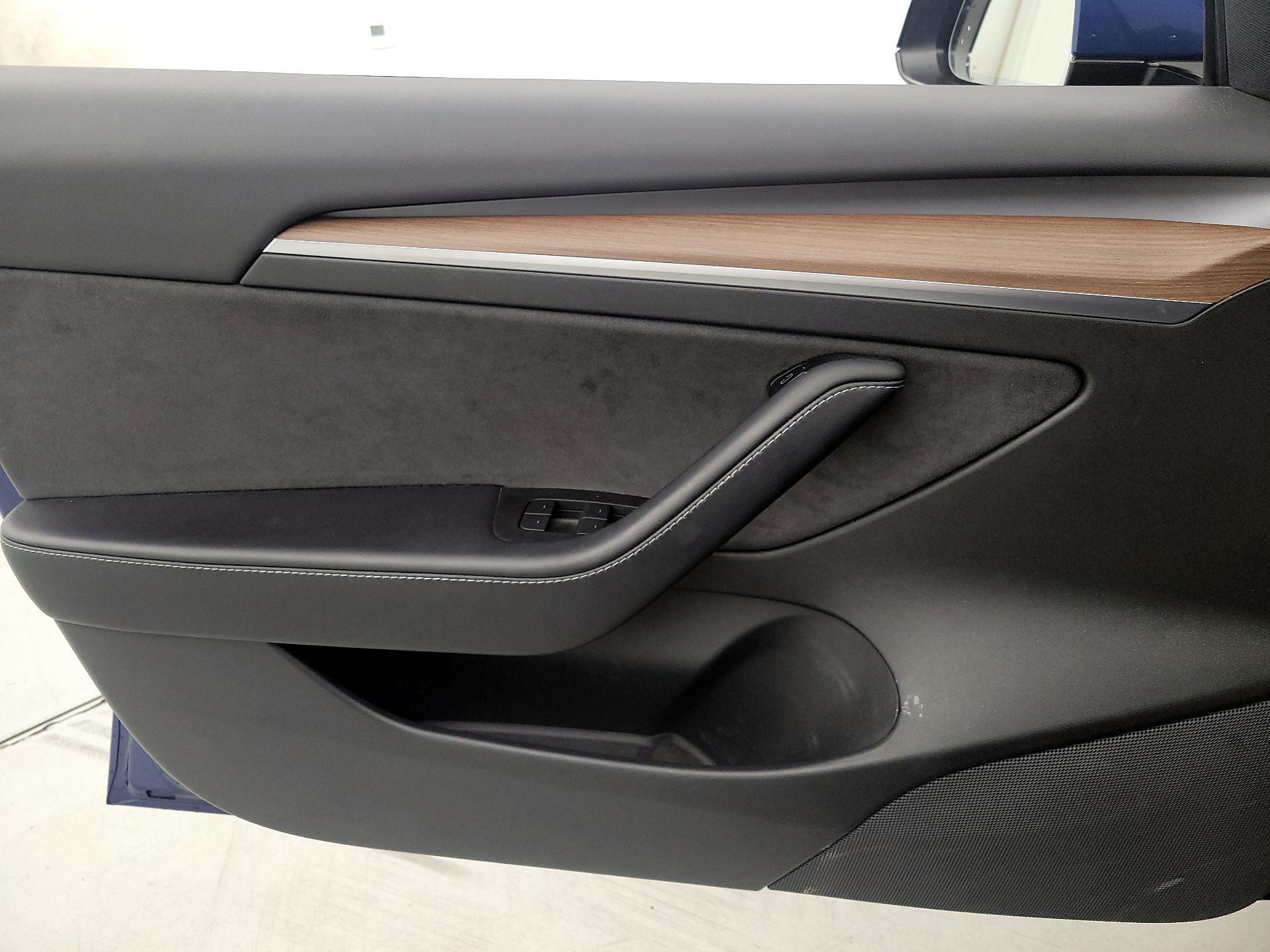 Thumbnail: 2021 Tesla Model 3 - 12