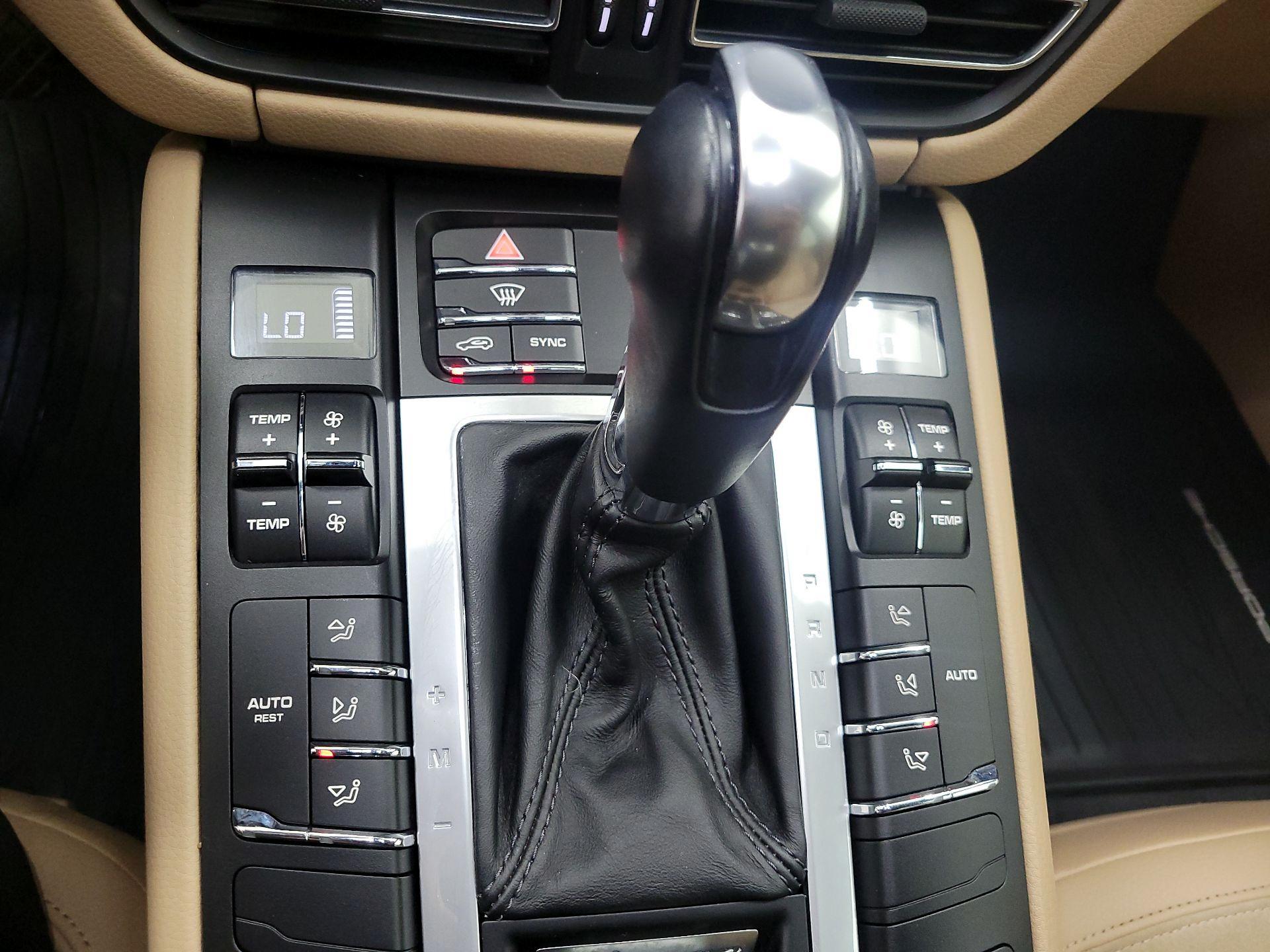 Thumbnail: 2020 Porsche Macan - 17