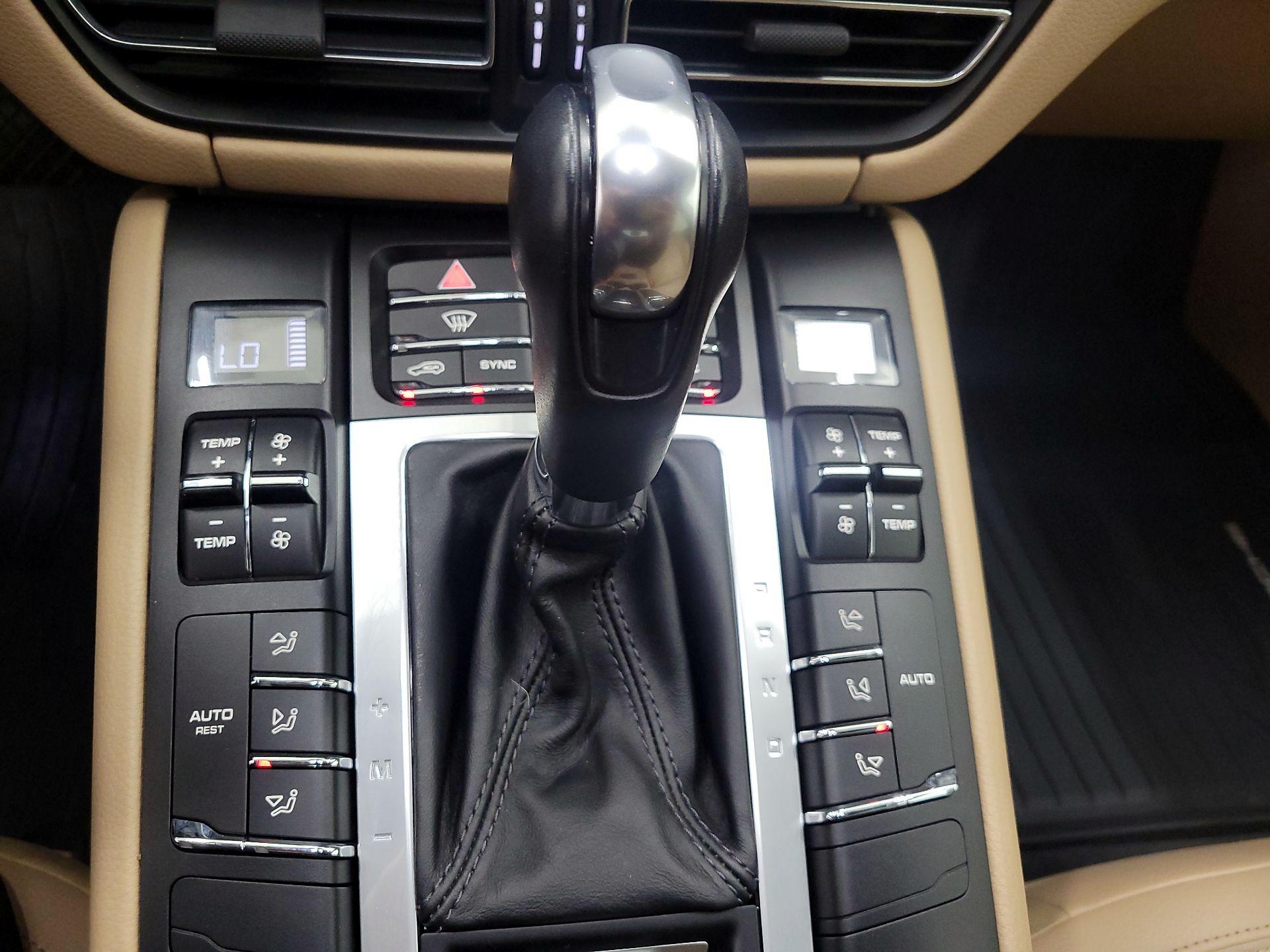 Thumbnail: 2020 Porsche Macan - 18
