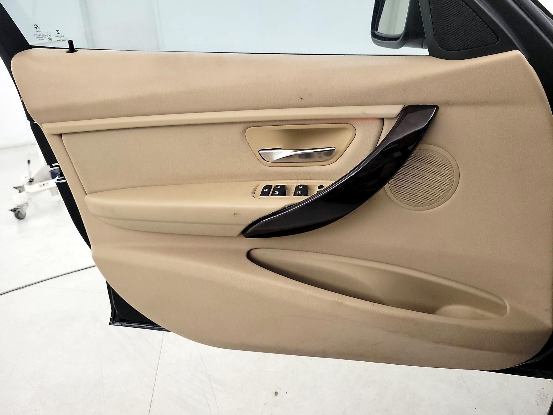 Thumbnail: 2015 BMW 3 Series - 12