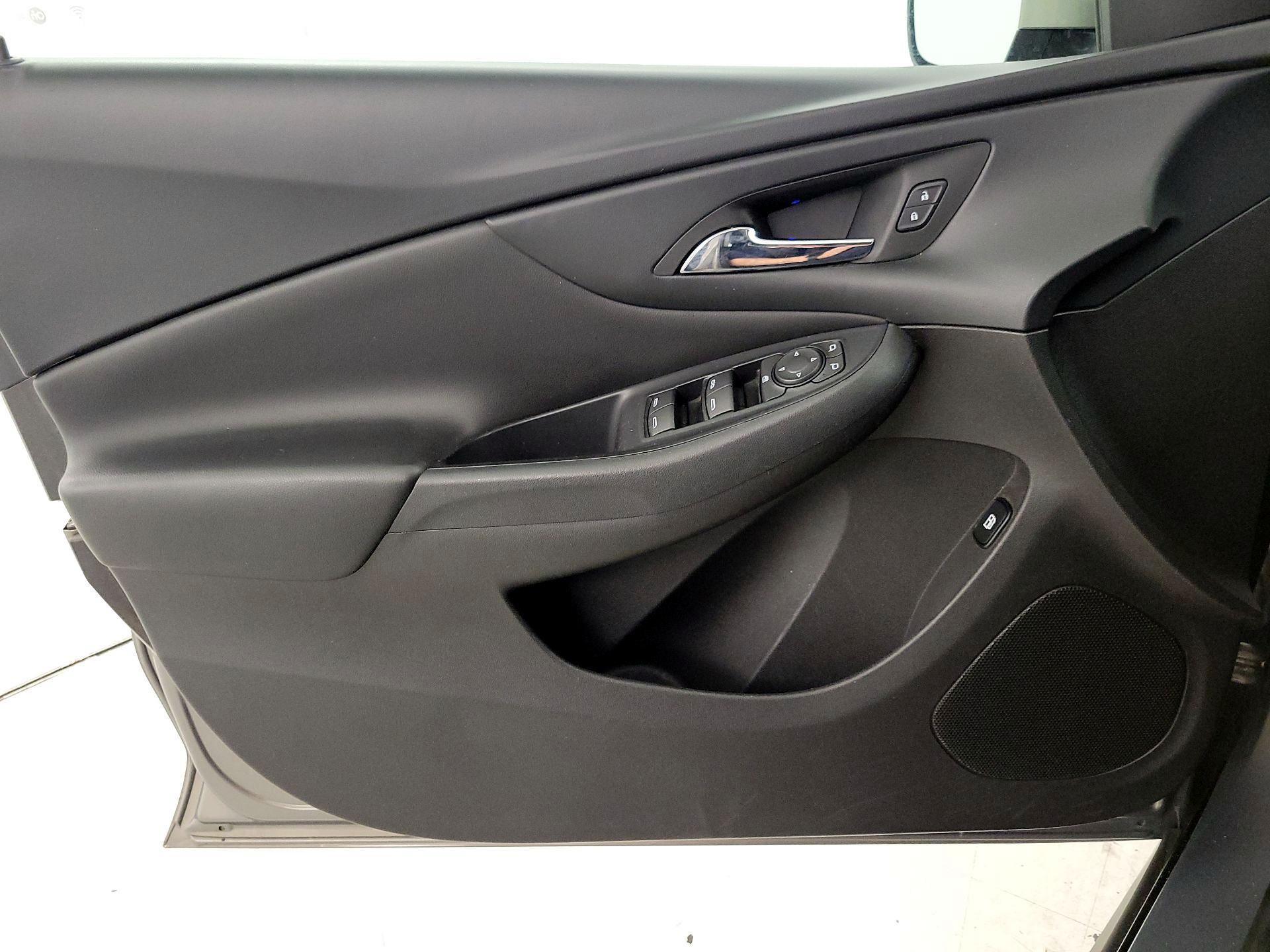 Thumbnail: 2017 Chevrolet Volt - 12