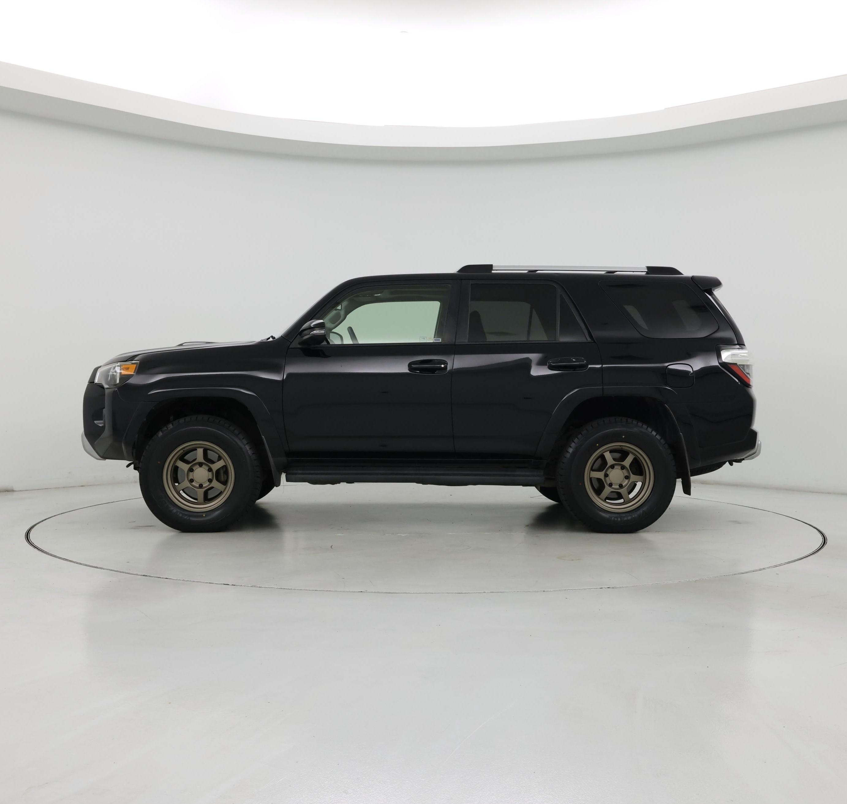 Thumbnail: 2015 Toyota 4Runner - 3