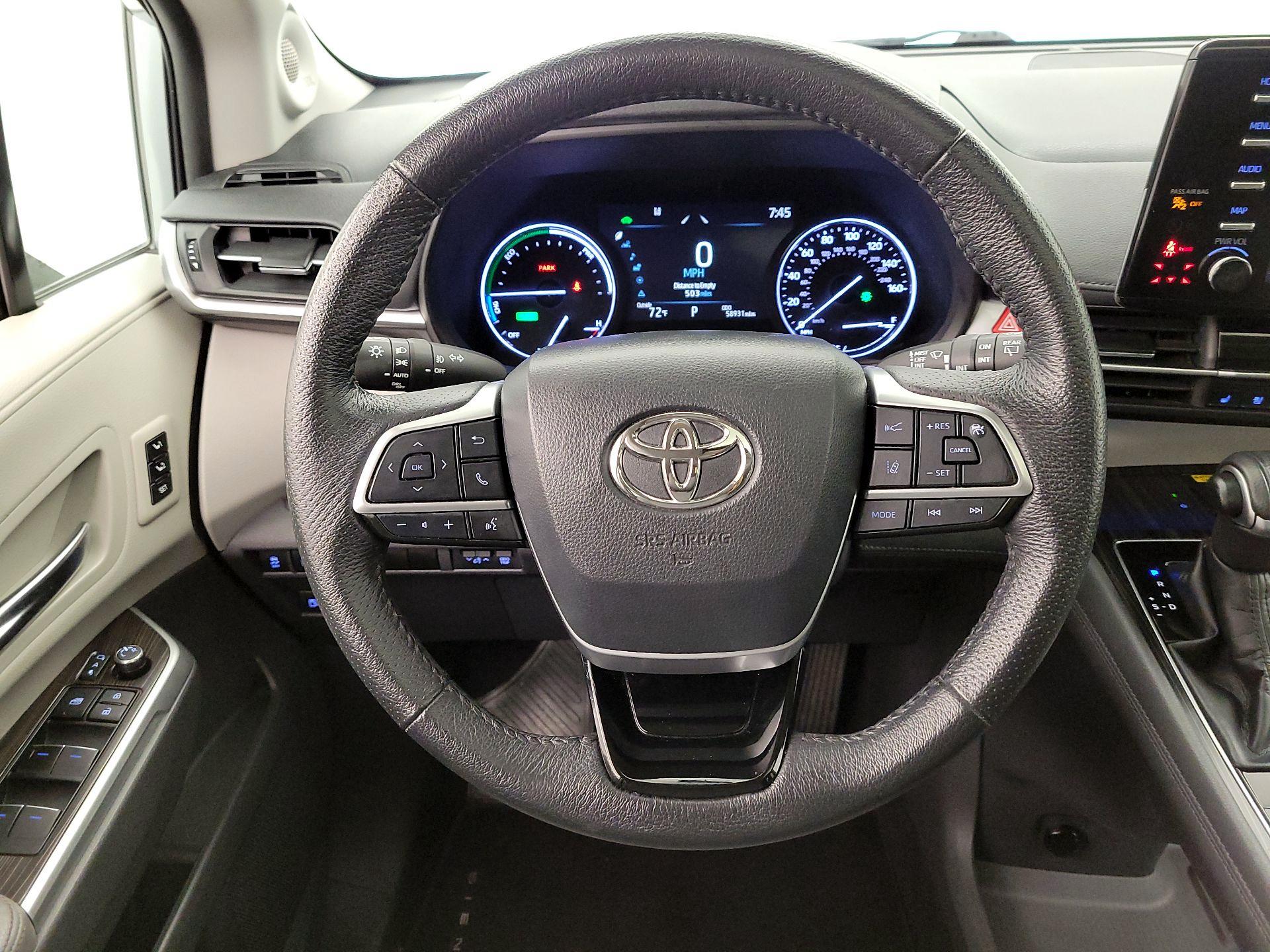 Thumbnail: 2021 Toyota Sienna - 10