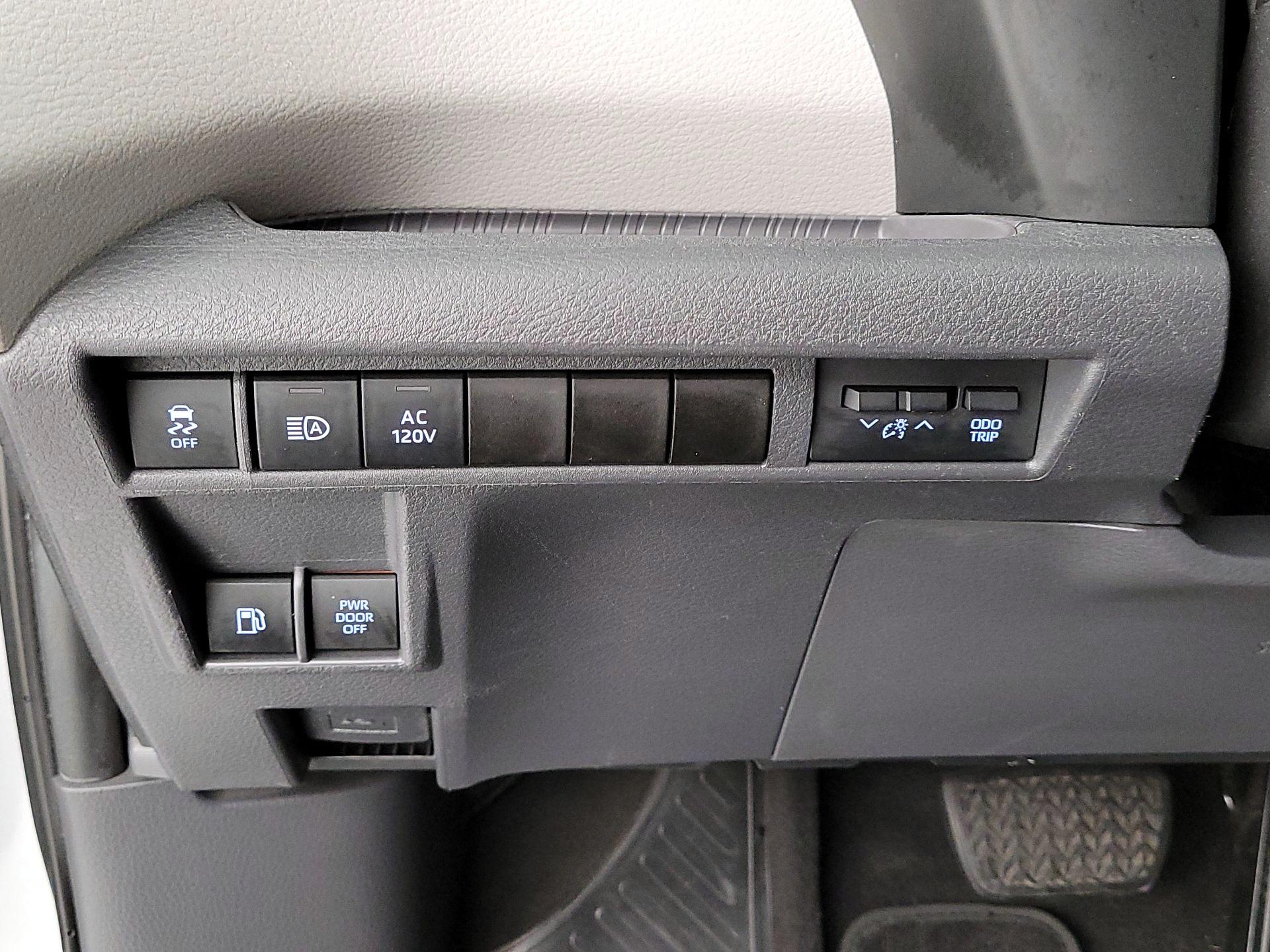 Thumbnail: 2021 Toyota Sienna - 13