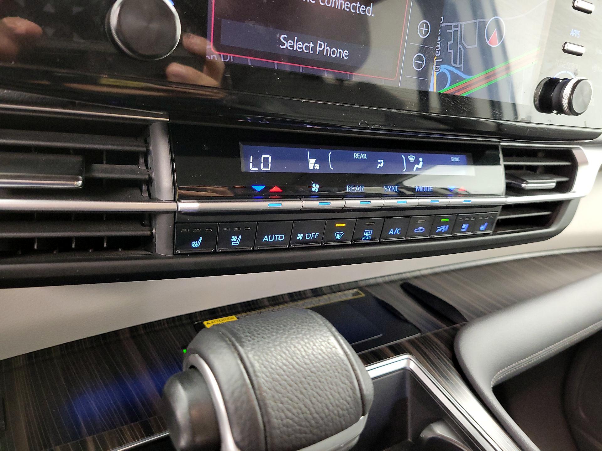 Thumbnail: 2021 Toyota Sienna - 17