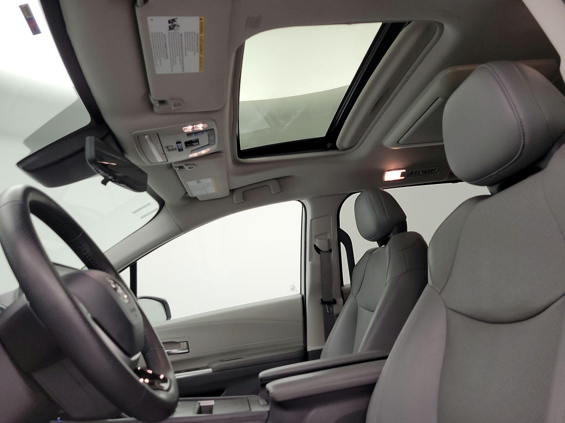 Thumbnail: 2021 Toyota Sienna - 20