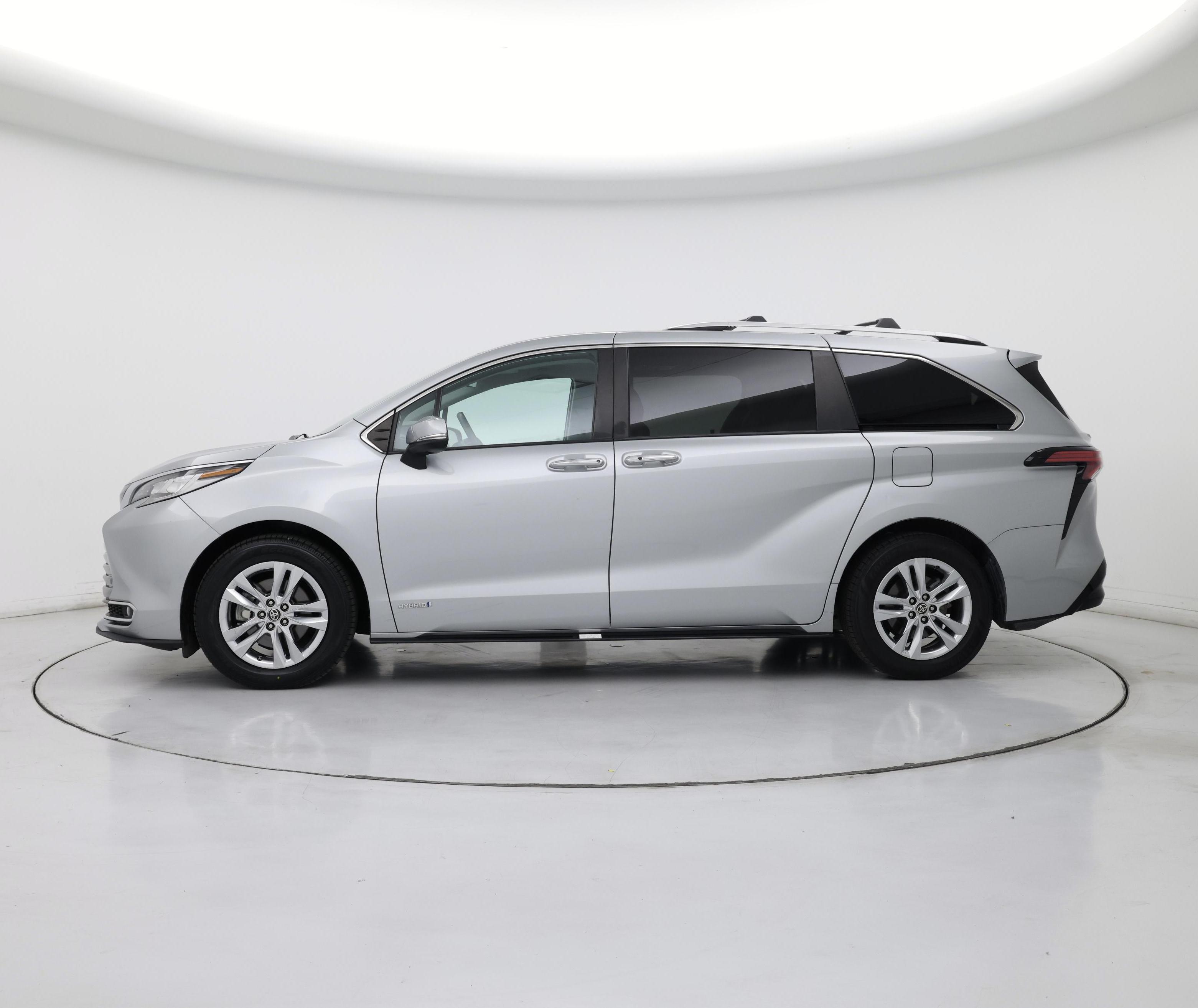 Thumbnail: 2021 Toyota Sienna - 3