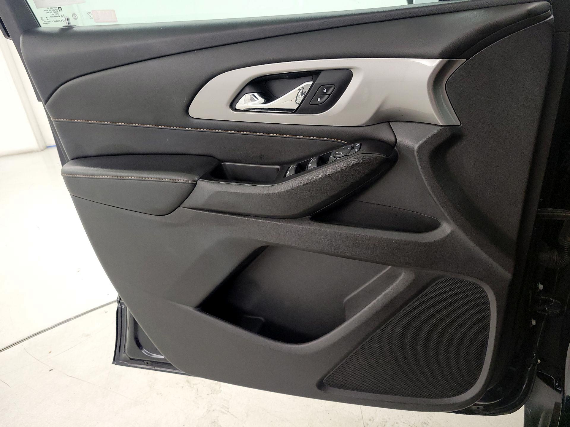 Thumbnail: 2020 Chevrolet Traverse - 12