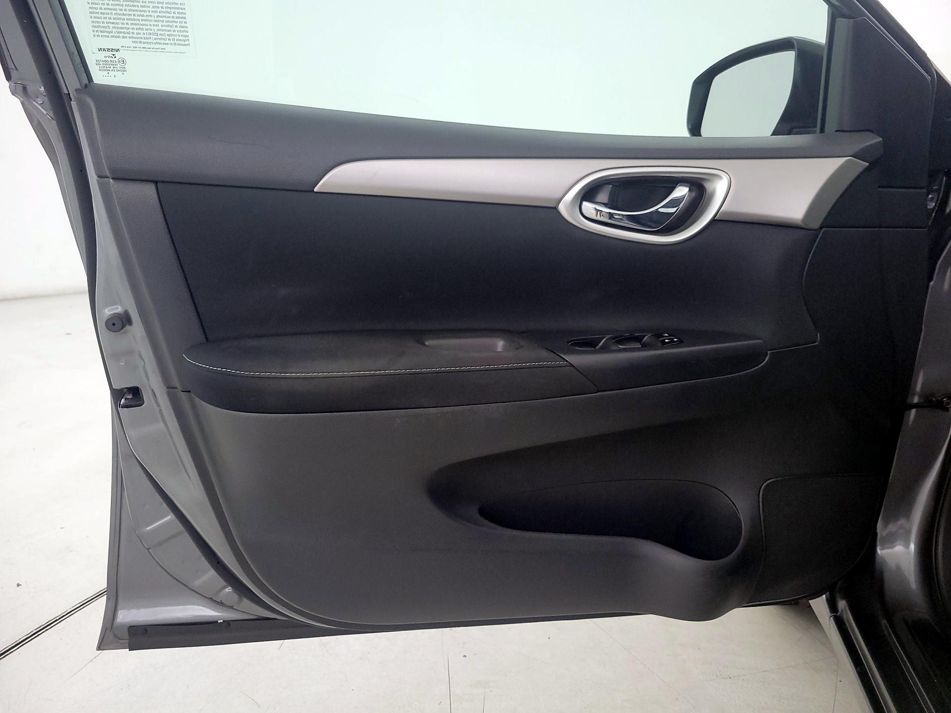 Thumbnail: 2015 Nissan Sentra - 12