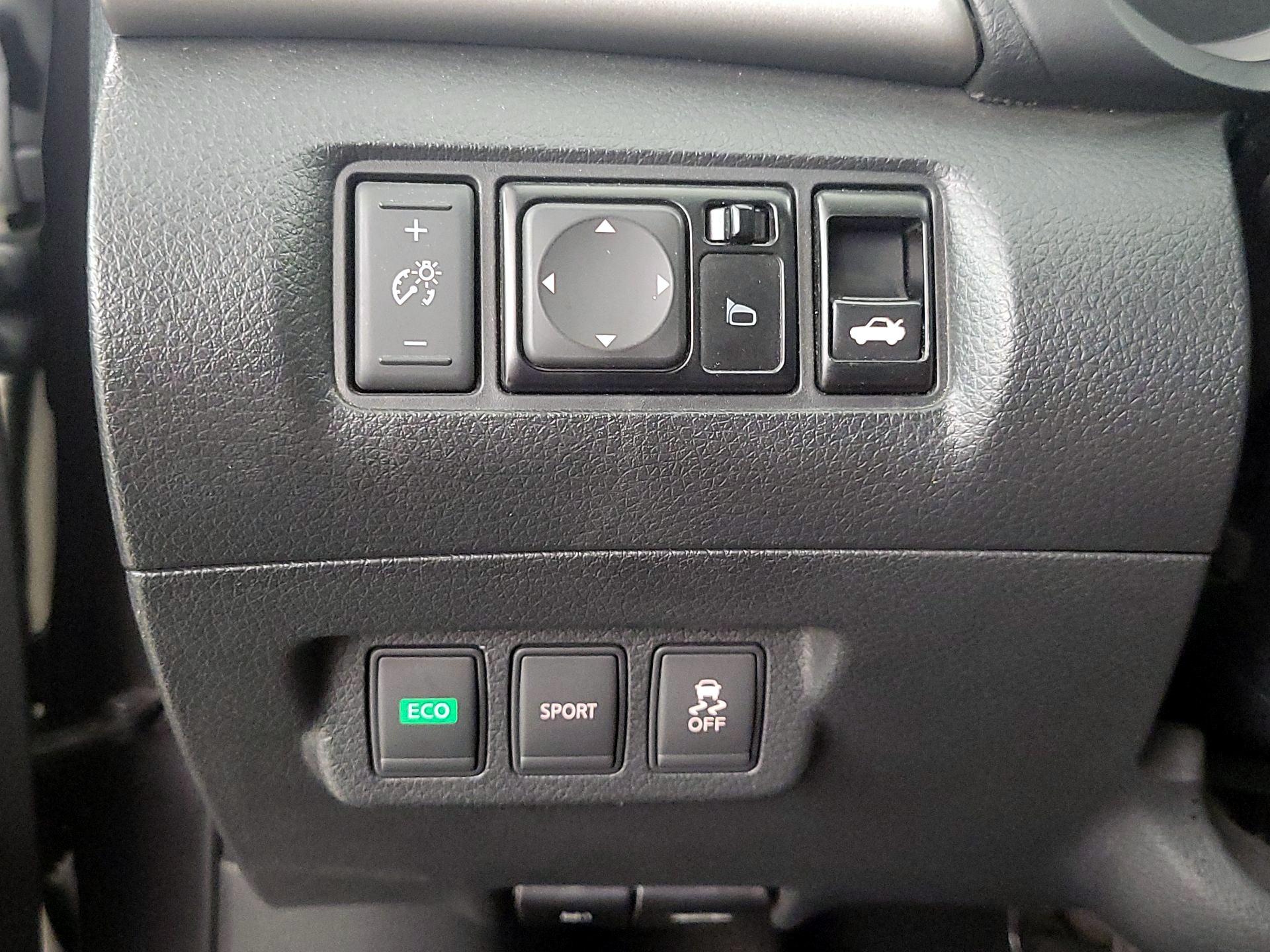 Thumbnail: 2015 Nissan Sentra - 13